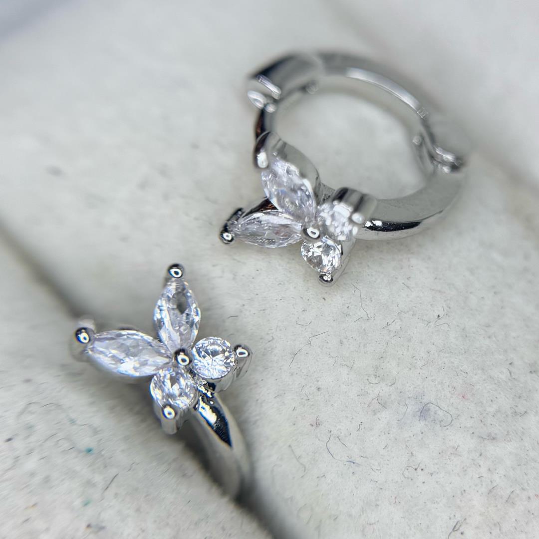 khuyên vòng kiểu con bướm trắng to 8mm_thumbnail_2