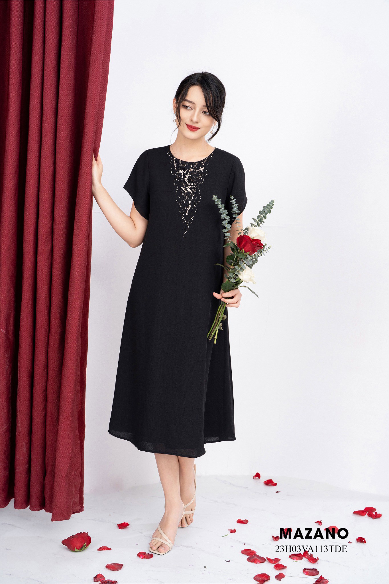 Đầm đen suông A dài phối ren đính trang trí_thumbnail_4