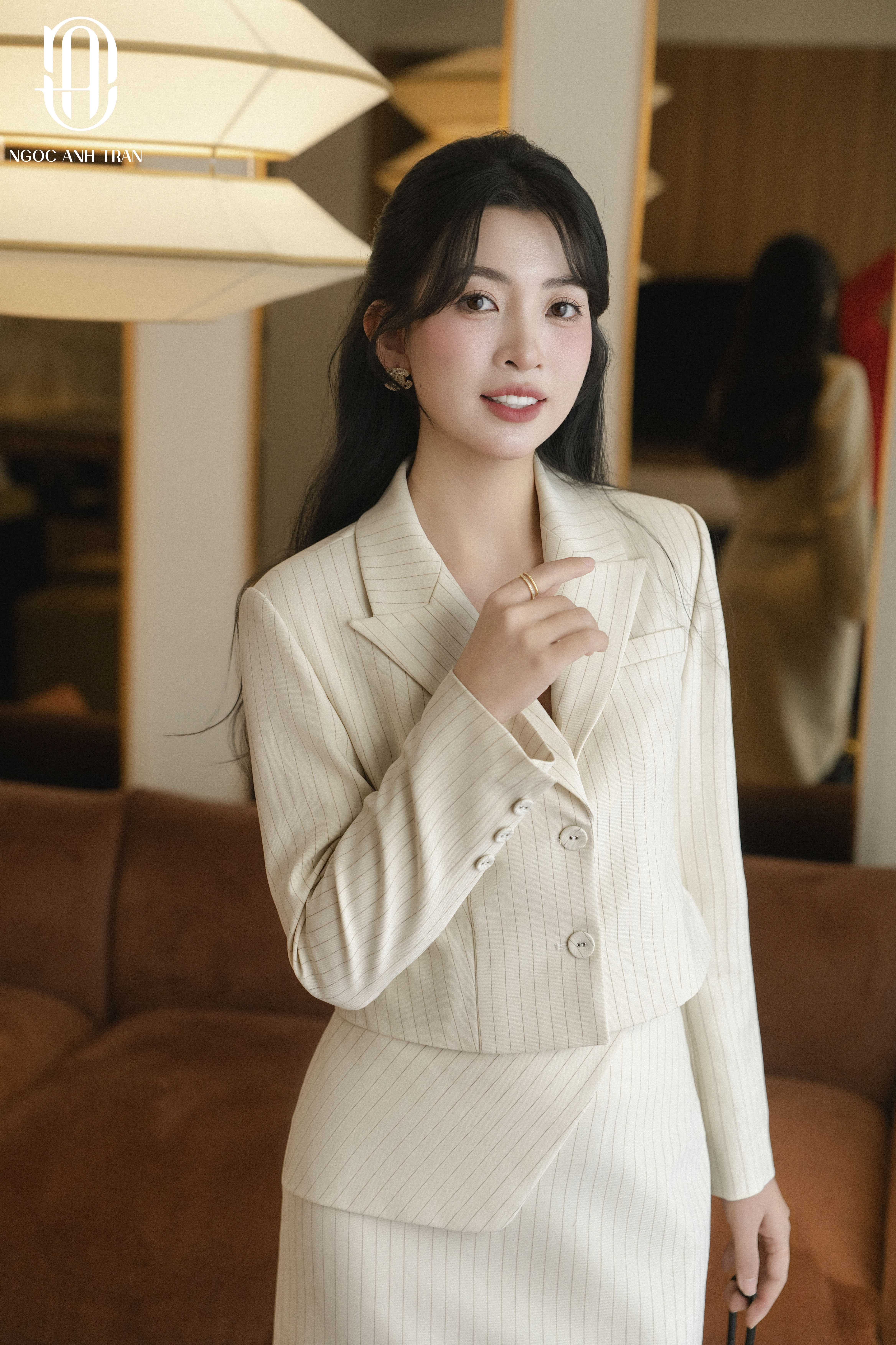 A238 - Set áo lửng kẻ trắng kem phối chân váy