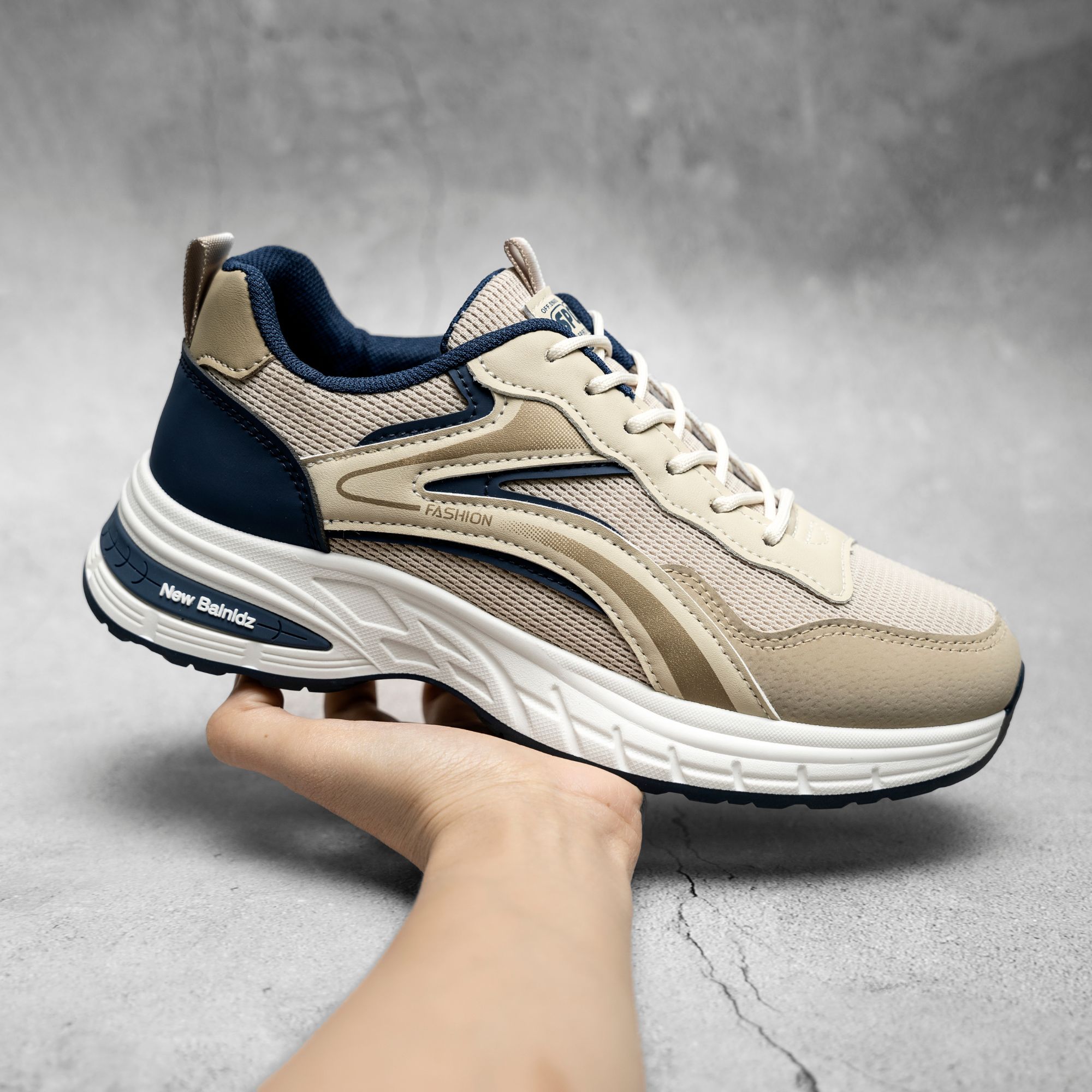Sneaker thể thao CS202