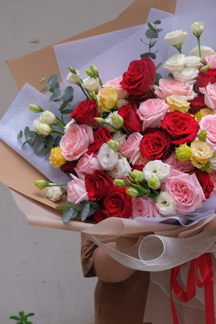 Bó hồng đỏ mix ohara và lan tường