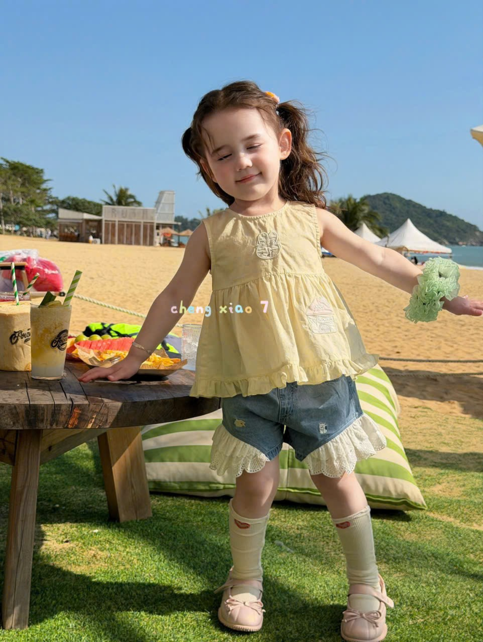 CX51 - Áo cotton sát nách phối bèo gấu vàng nhạt hãng CX7