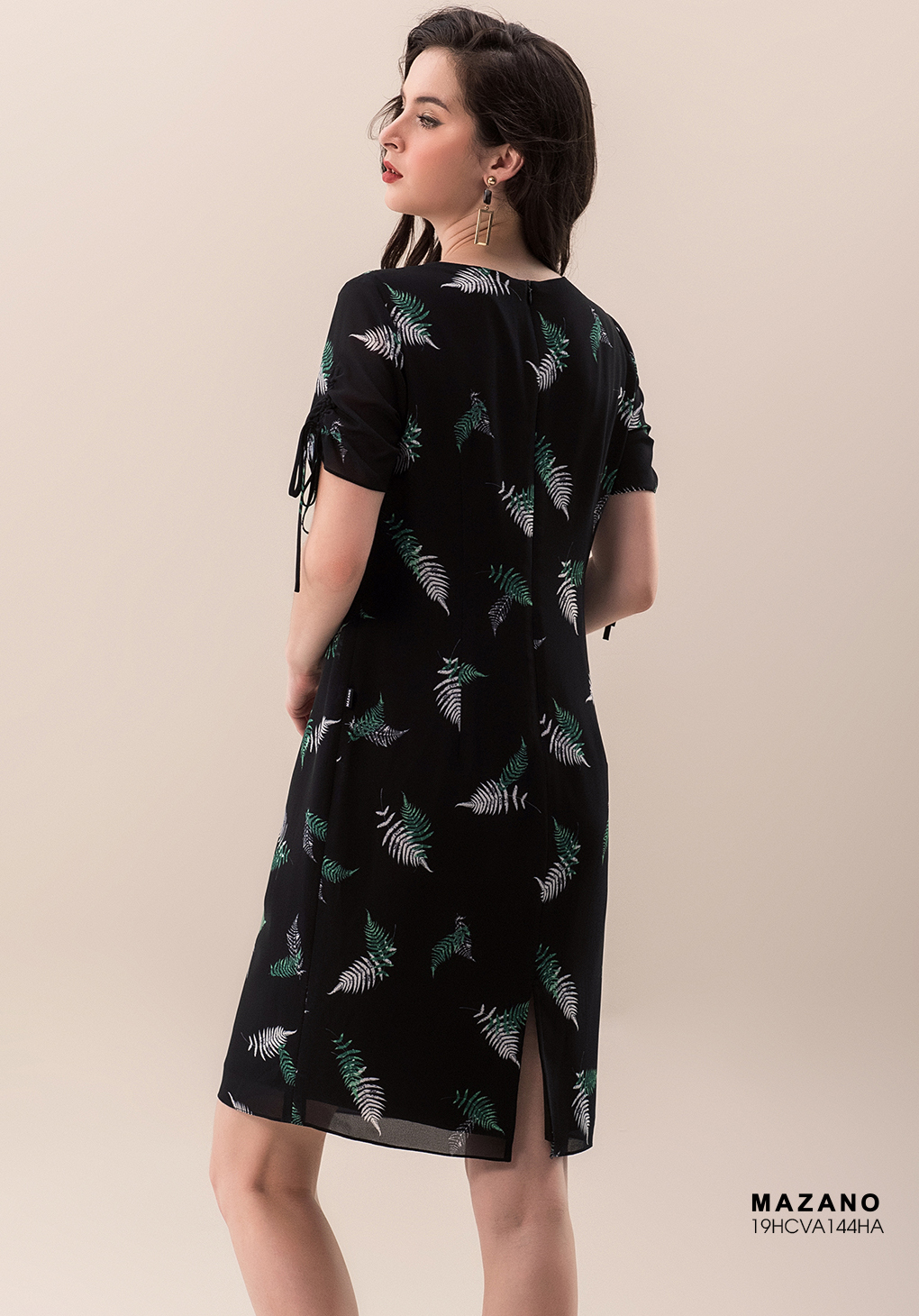 Đầm đen họa tiết nhún tay_thumbnail_2