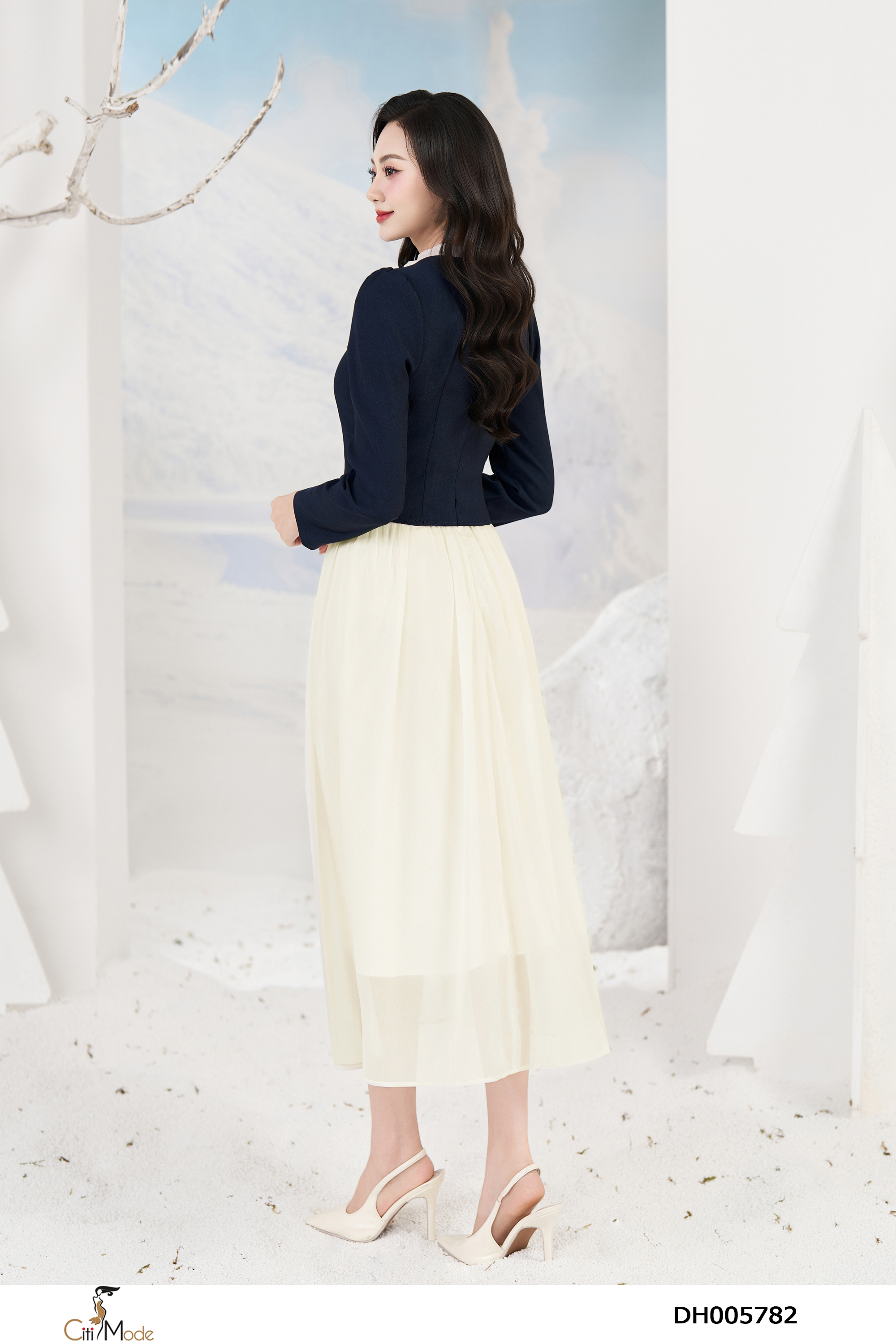 Đầm xòe tơ kem phối tím than tay dài đính hoa