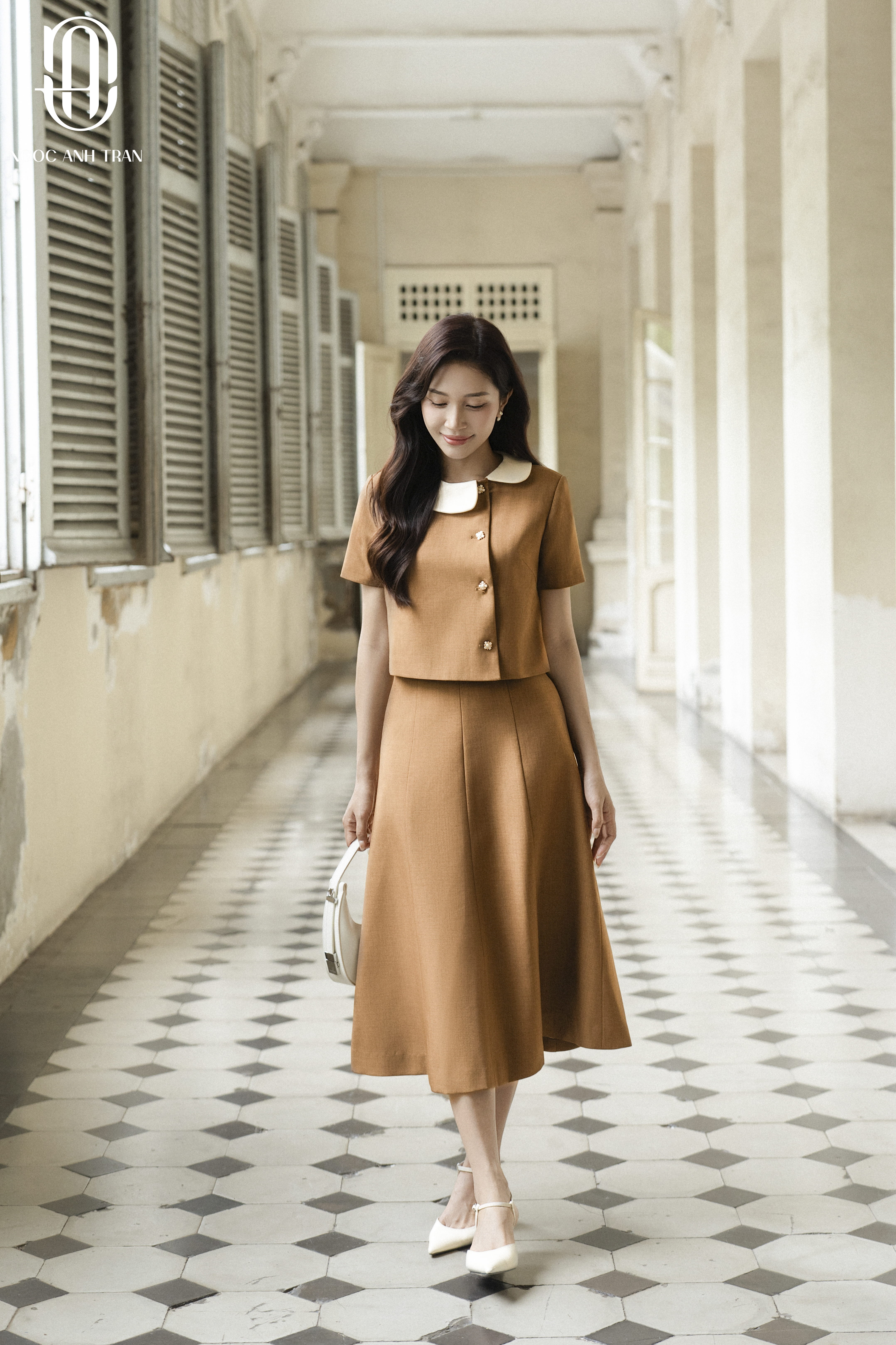 A209 - Set áo lửng nâu cổ lệch phối chân váy_thumbnail_2