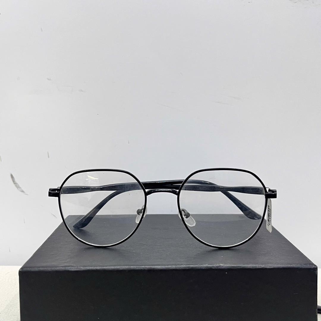 Kính mắt kim loại đen nobita thay tròng được.