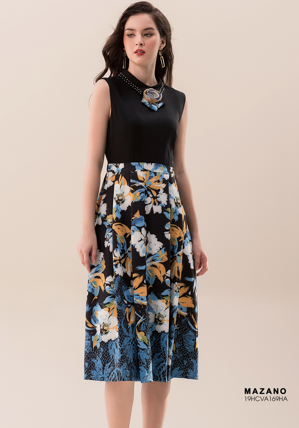 Đầm đen xòe chân họa tiết đính hoa cổ_thumbnail_3