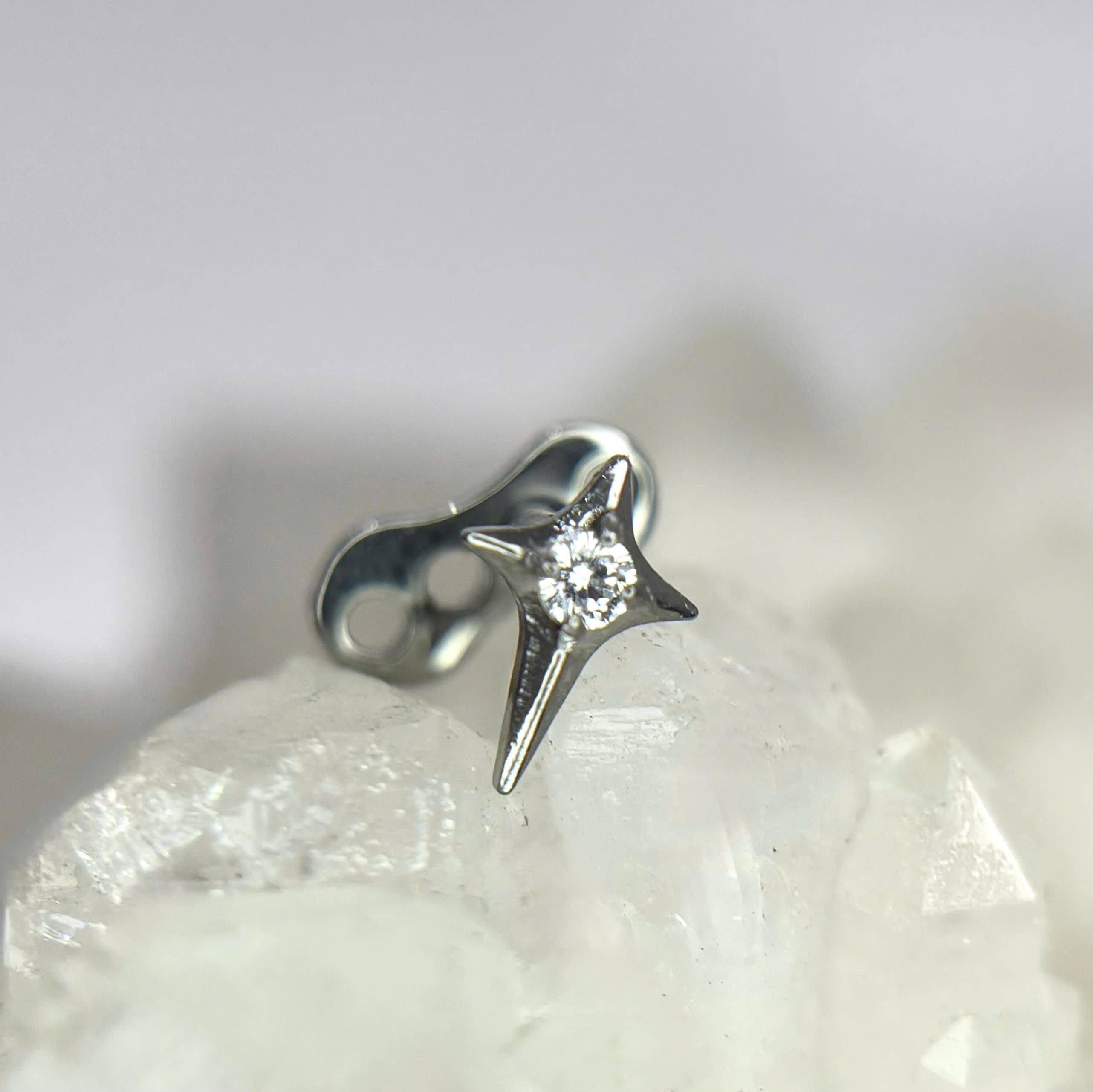 Khuyên cấy titan ngôi sao nhọn_thumbnail_3