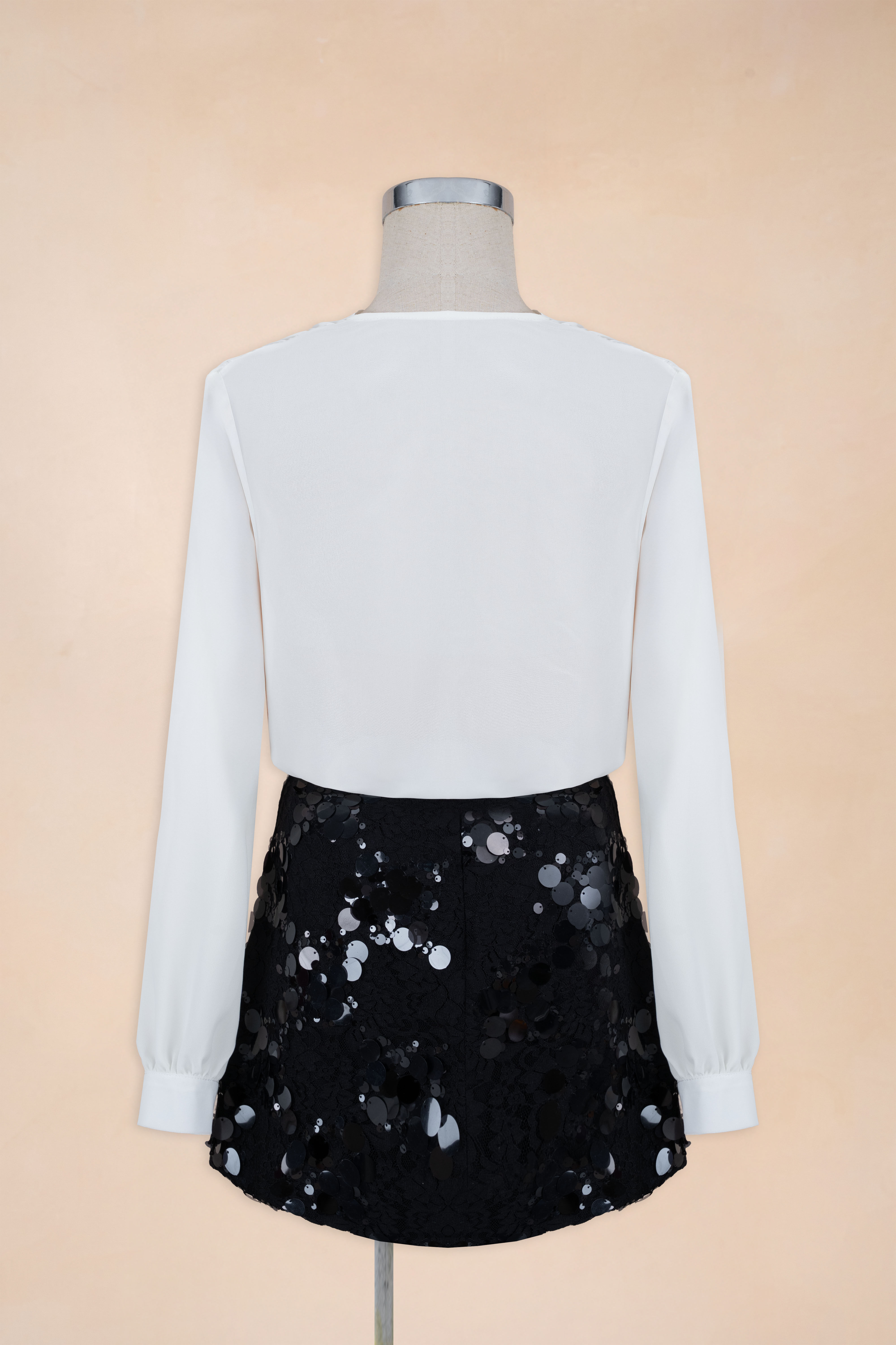 Áo Cổ V Tay Bồng Hoa Ngực