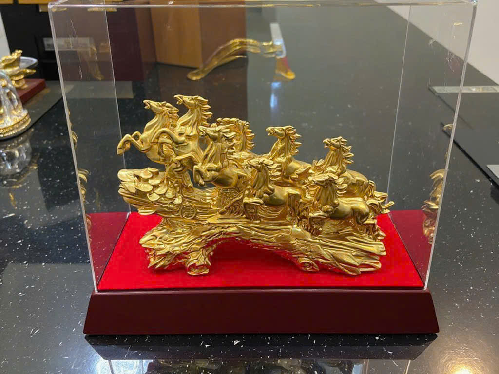 Tượng bát mã bằng đồng dát vàng 9999_thumbnail_1