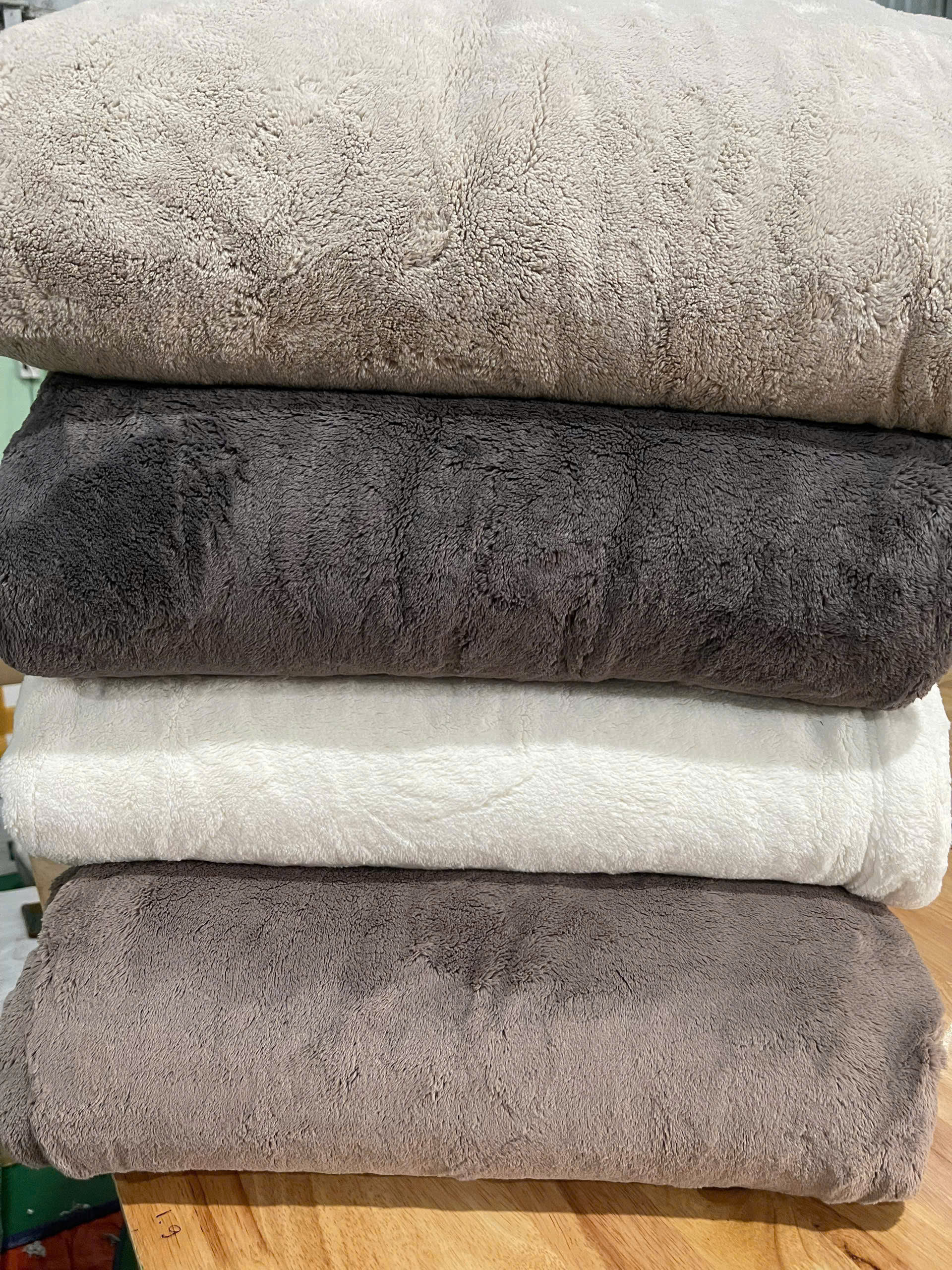 HL186 Chăn lông mịn ( BE )