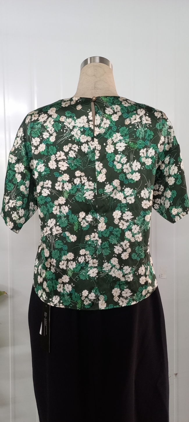 Áo hoa croptop trắng xanh cổ tròn