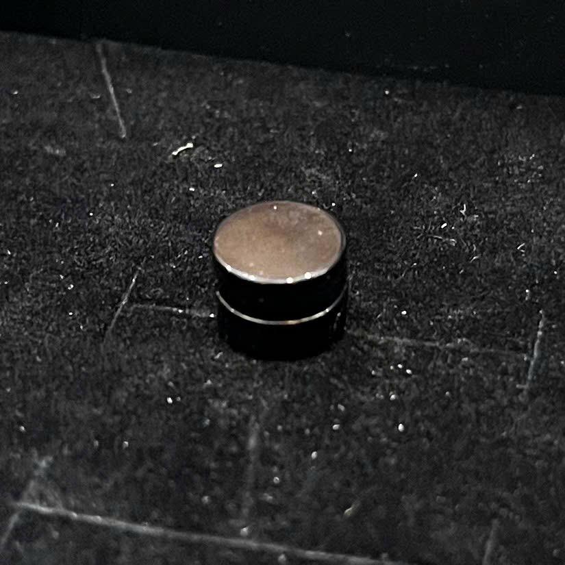 Khuyên kẹp giả nam châm đen._thumbnail_1