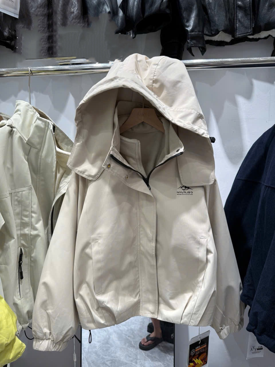 Áo khoác gió thêu chữ - K72_thumbnail_0