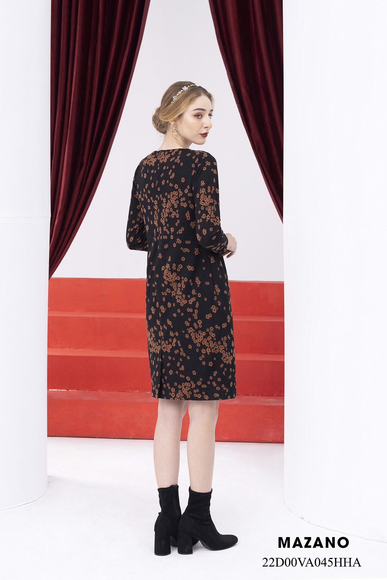 Đầm len họa tiết suông xếp ly cổ