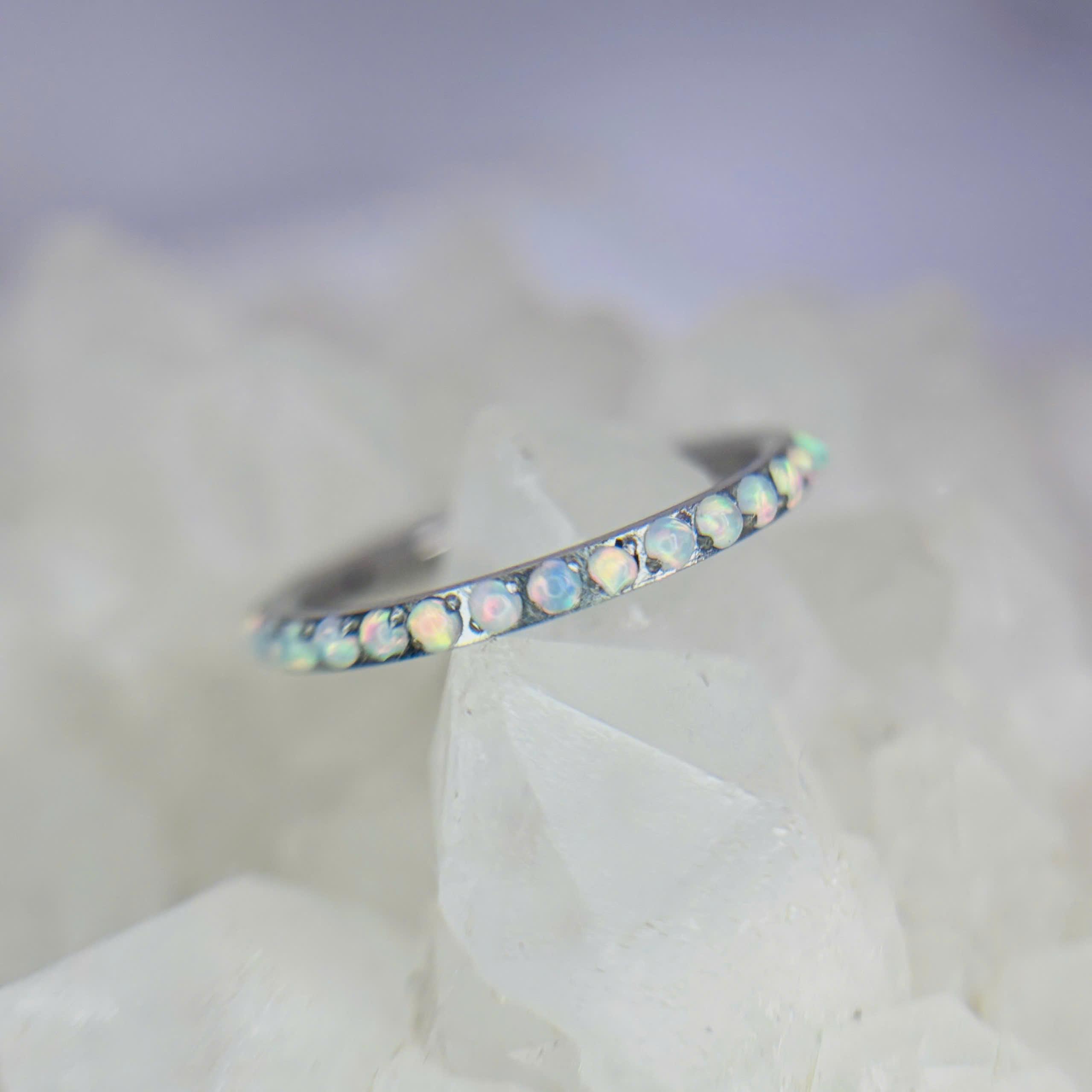 Bật khớp titan đá 7 màu size 10