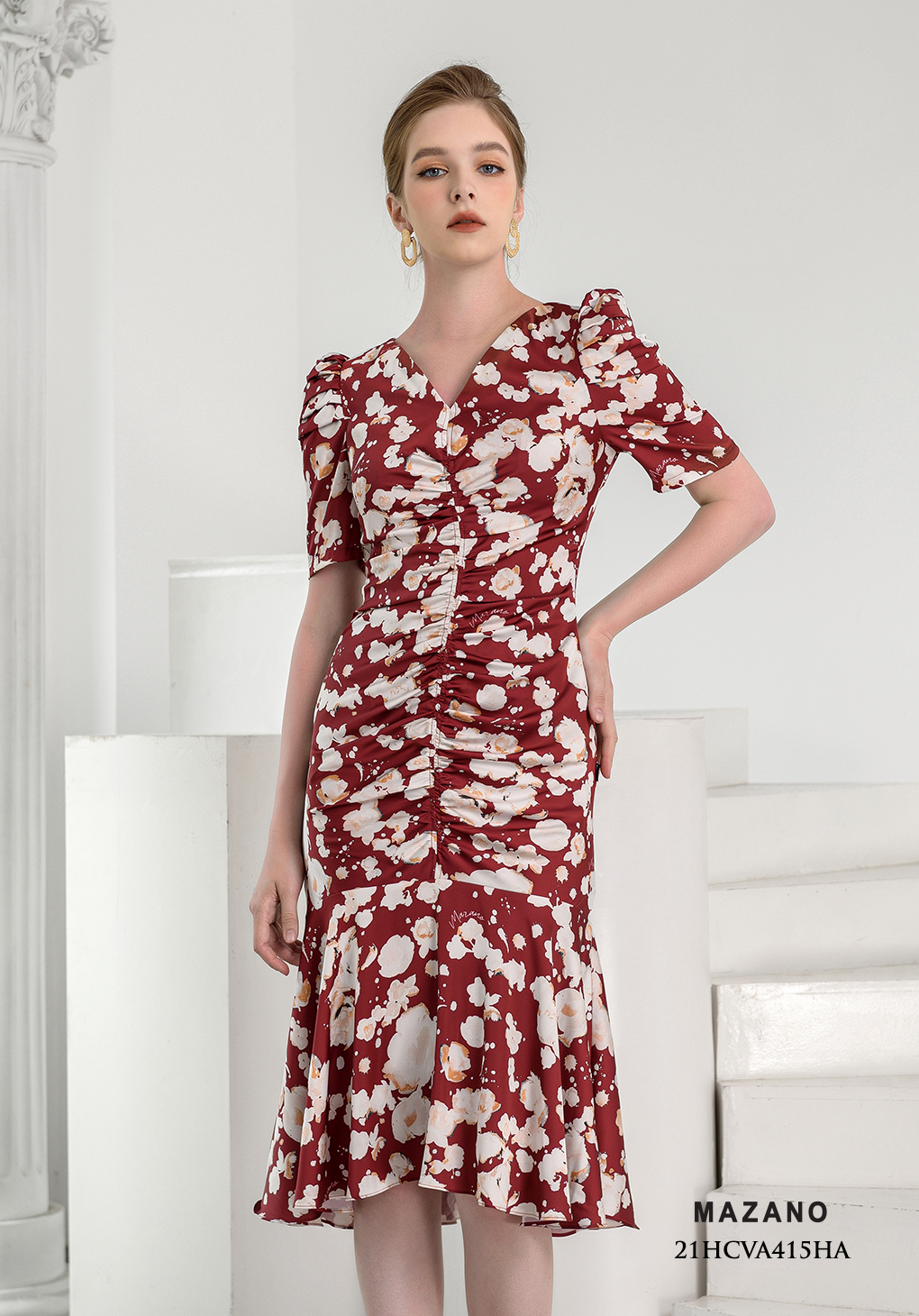 Đầm họa tiết hoa đỏ rút thân chân bèo 21HCVA415HA
