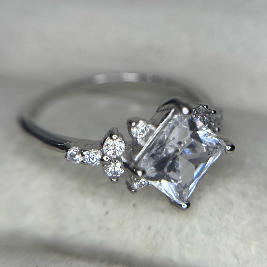 nhẫn bạc xi bạch kim đá hình thoi vuông size 7_thumbnail_1