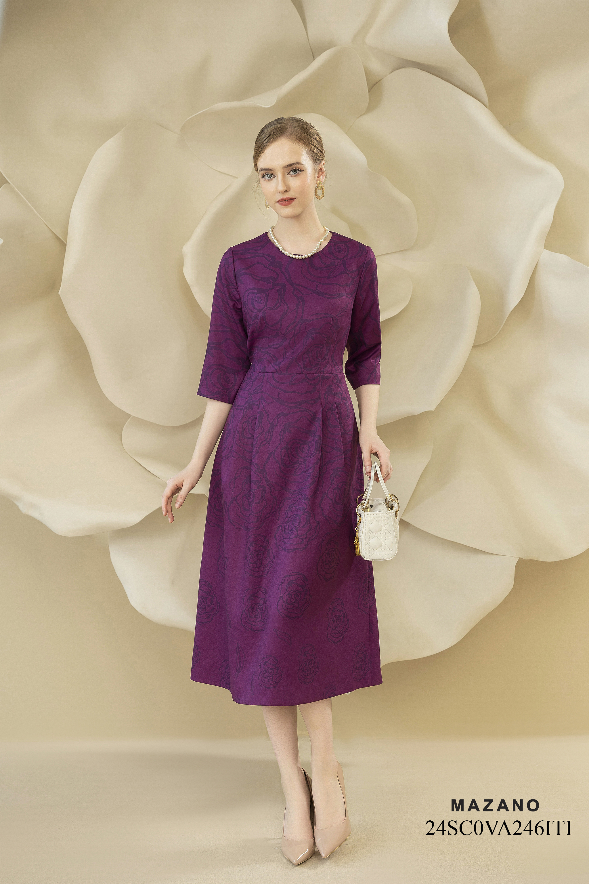 Váy Đầm Ôm Vải lụa dày Hoạ tiết hoa hồng cách điệu Cổ tròn Tay lỡ Dài qua bắp chân_thumbnail_3