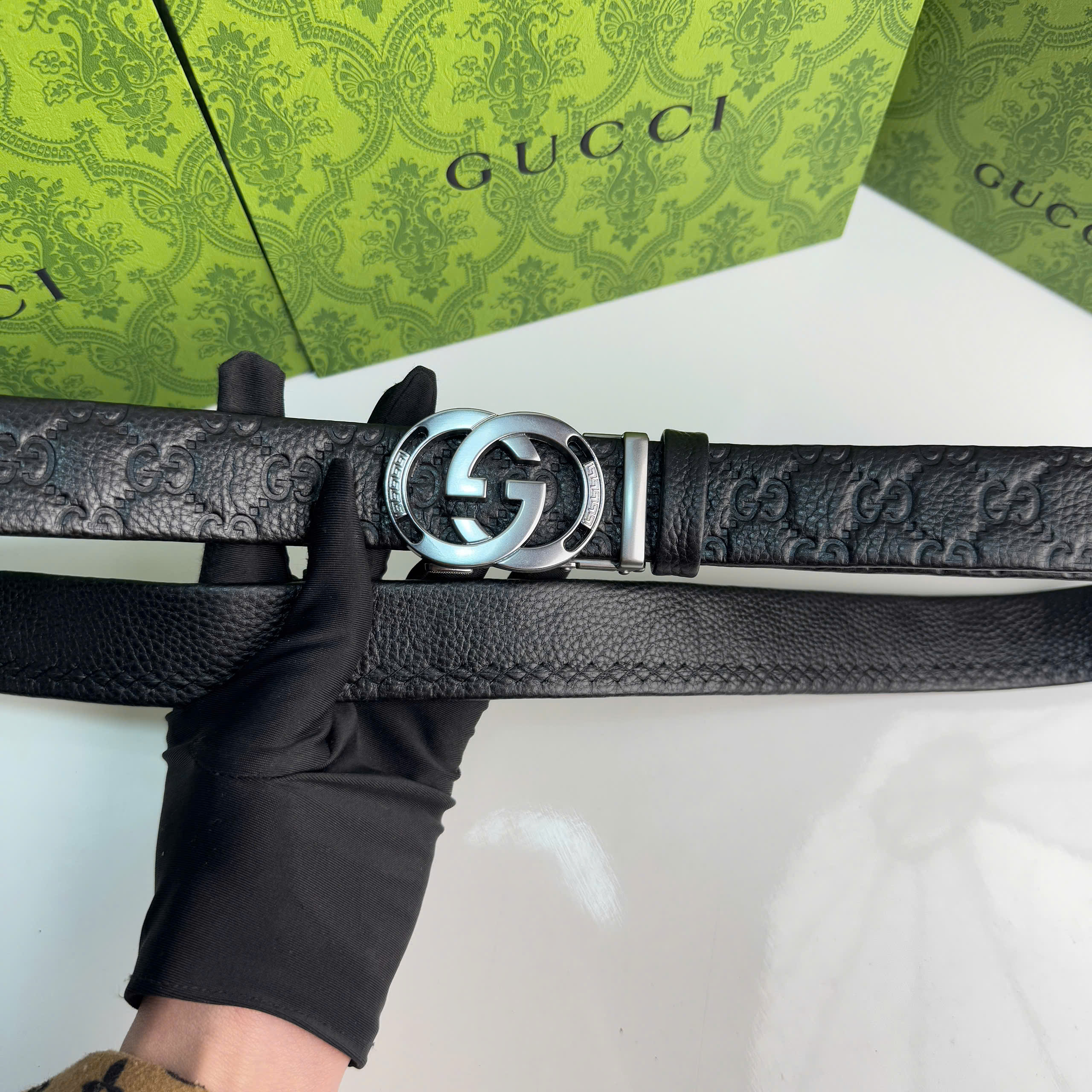Thắt lưng Gucci GG Embossed Leather Belt with Enamel Buckle_thumbnail_3