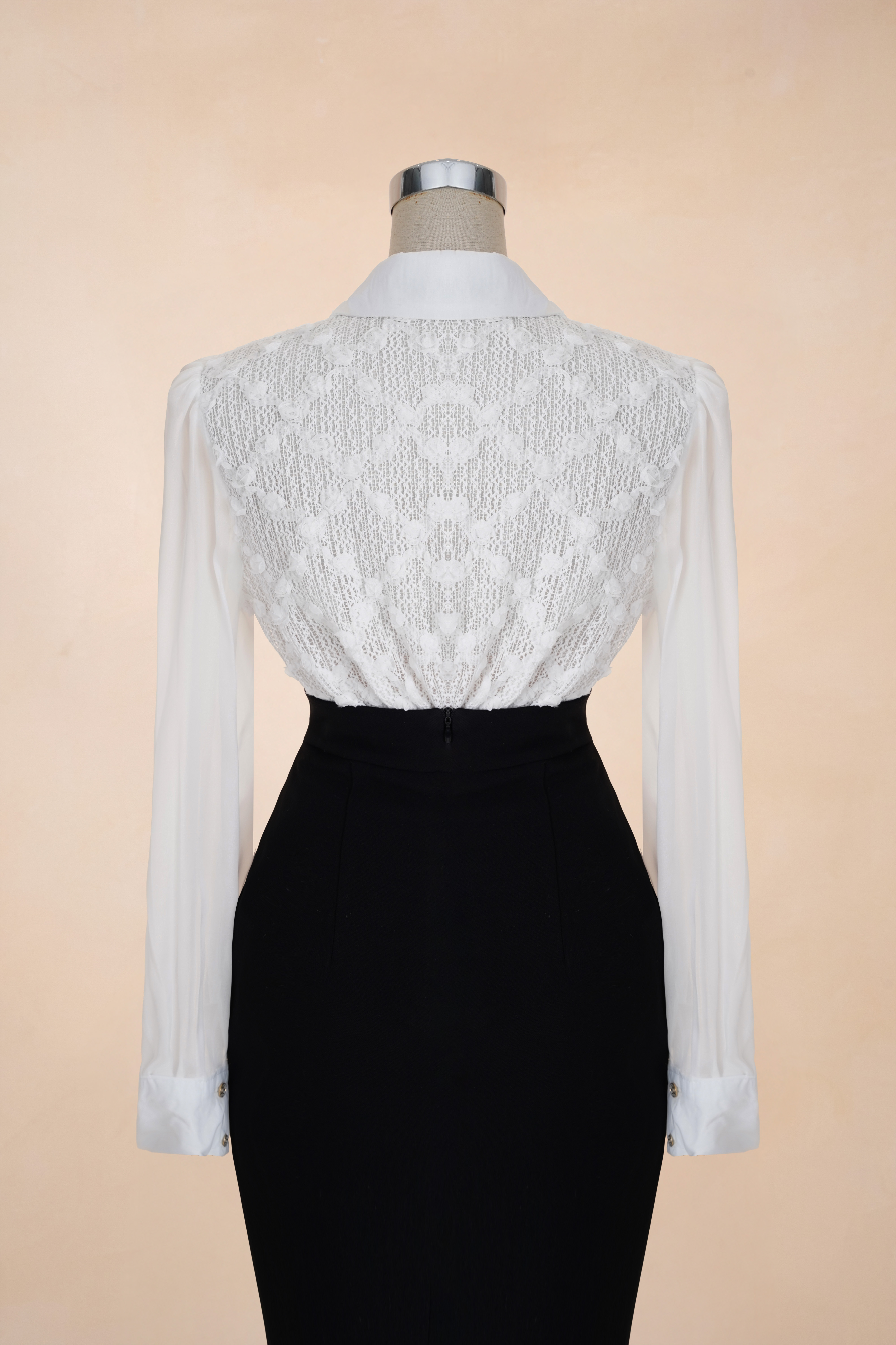 Sơ Mi Cổ Nhọn Tay Tơ Hoa Nổi