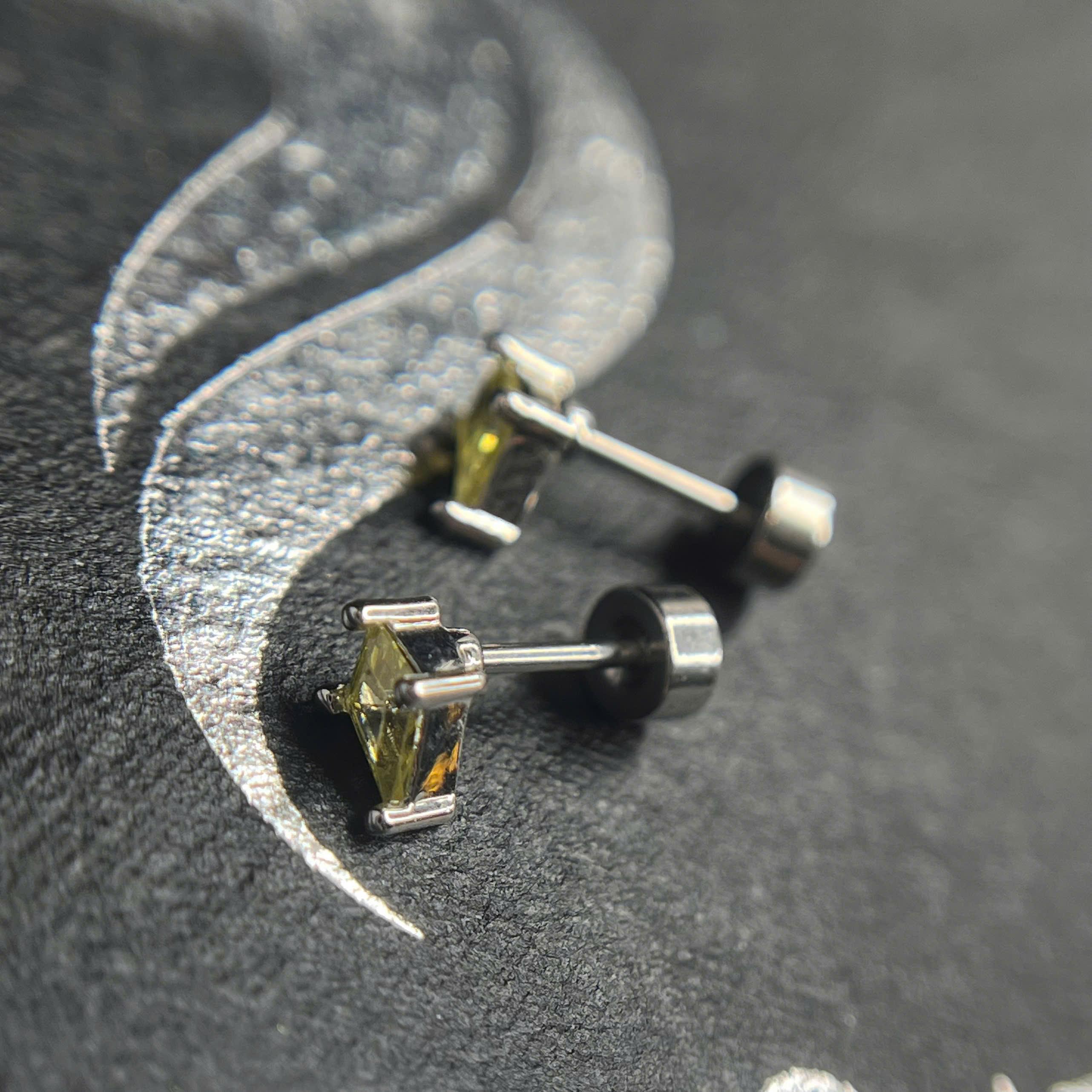 Khuyên kiểu đá hình thoi vàng bi vặn_thumbnail_4