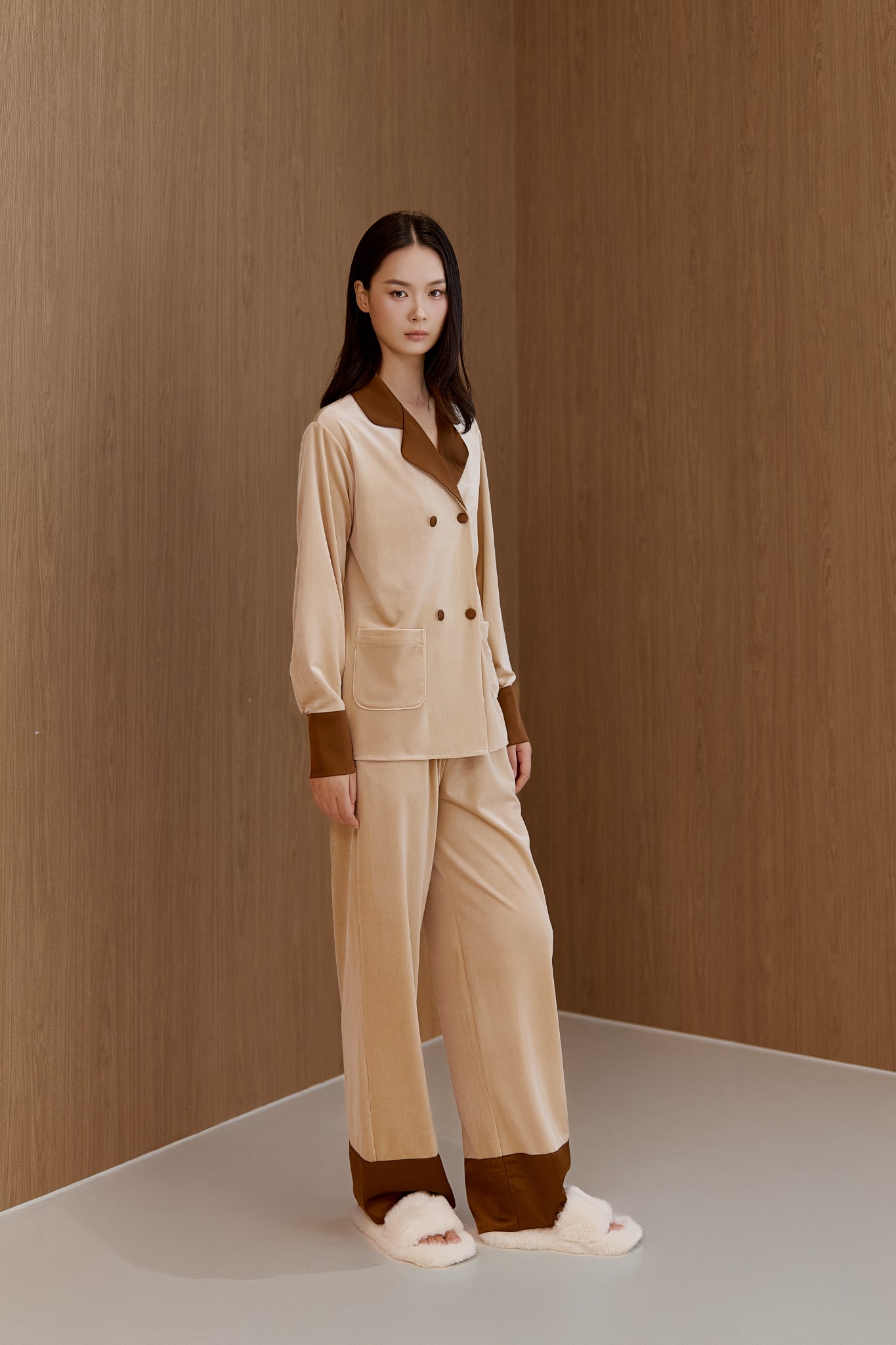 Bộ Nhung 𝑺𝒐𝒇𝒕 𝑯𝒐𝒖𝒓𝒔 áo dài tay, quần dài BN656