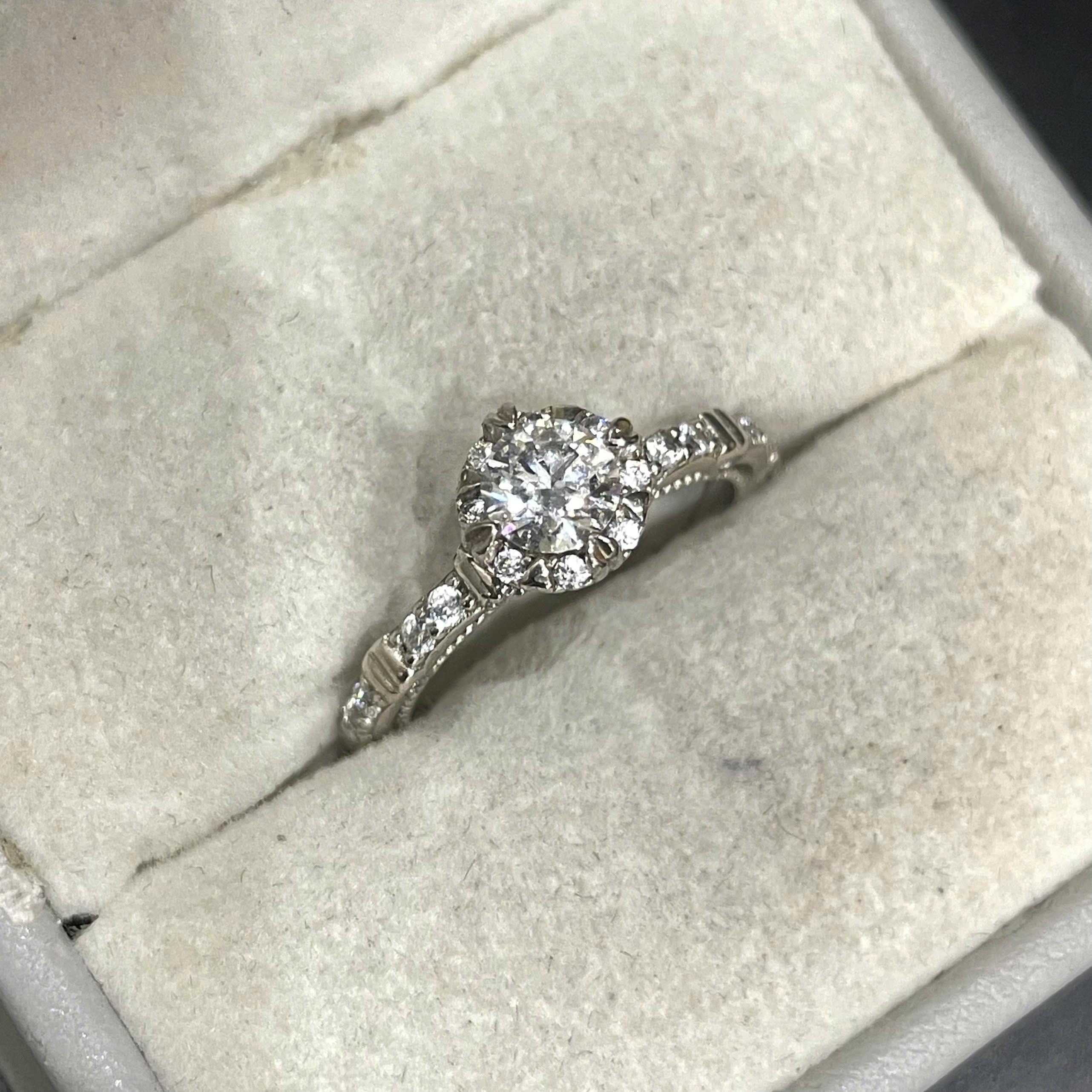 Nhẫn bạc 925 kim cương moissanite size 7.