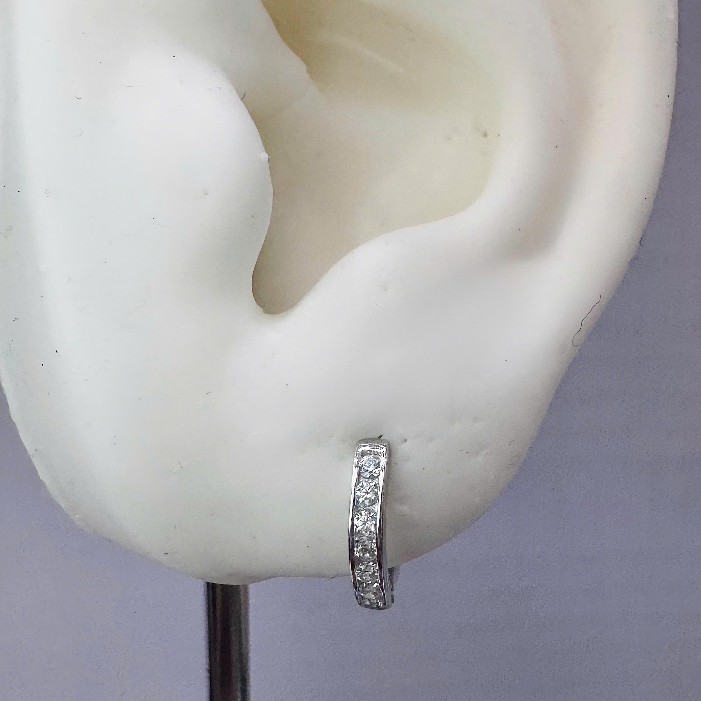 Khuyên vòng bạc xi kim khối đá size 10