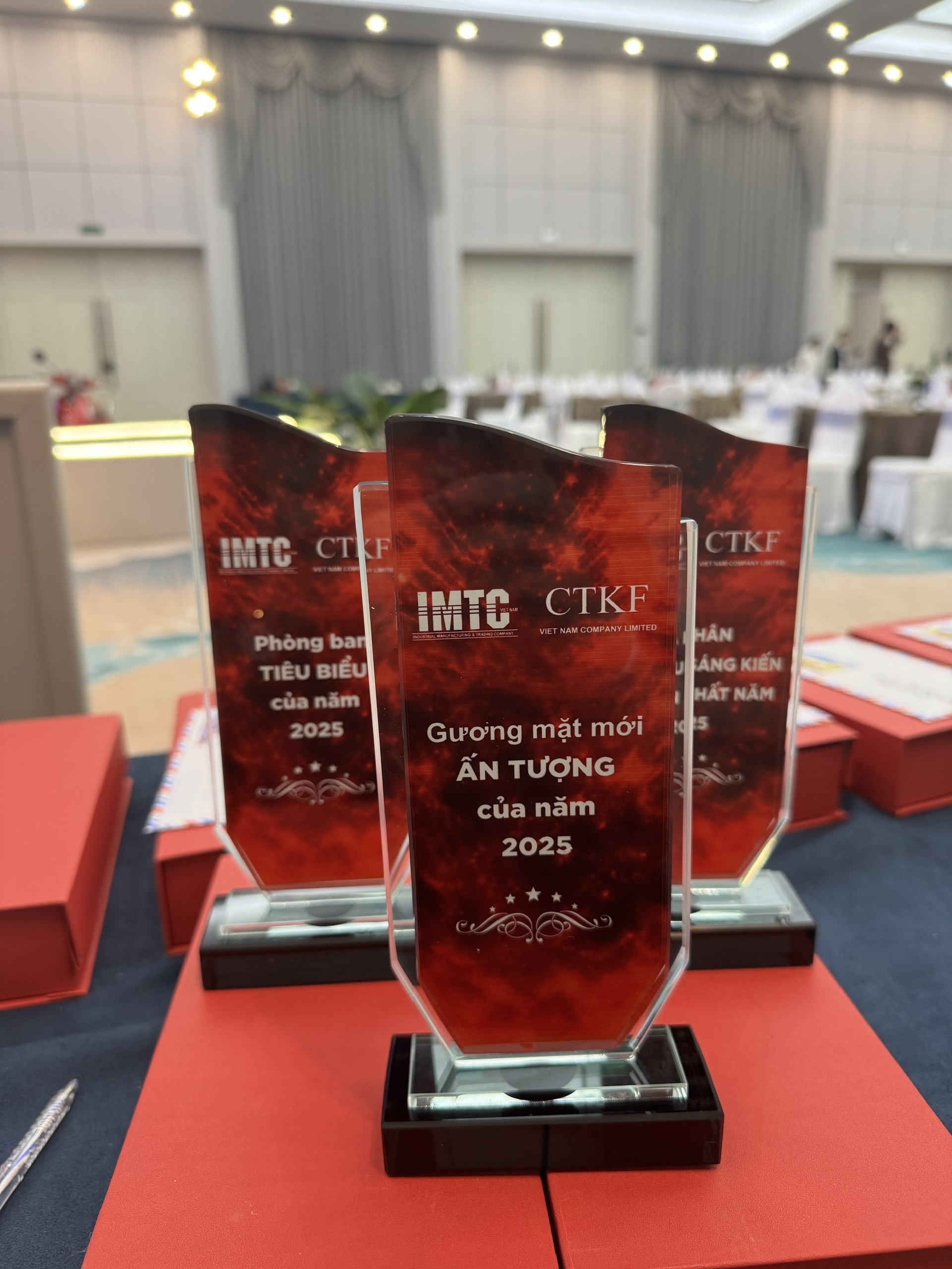 Cúp vinh danh pha lê 2 lớp_thumbnail_0