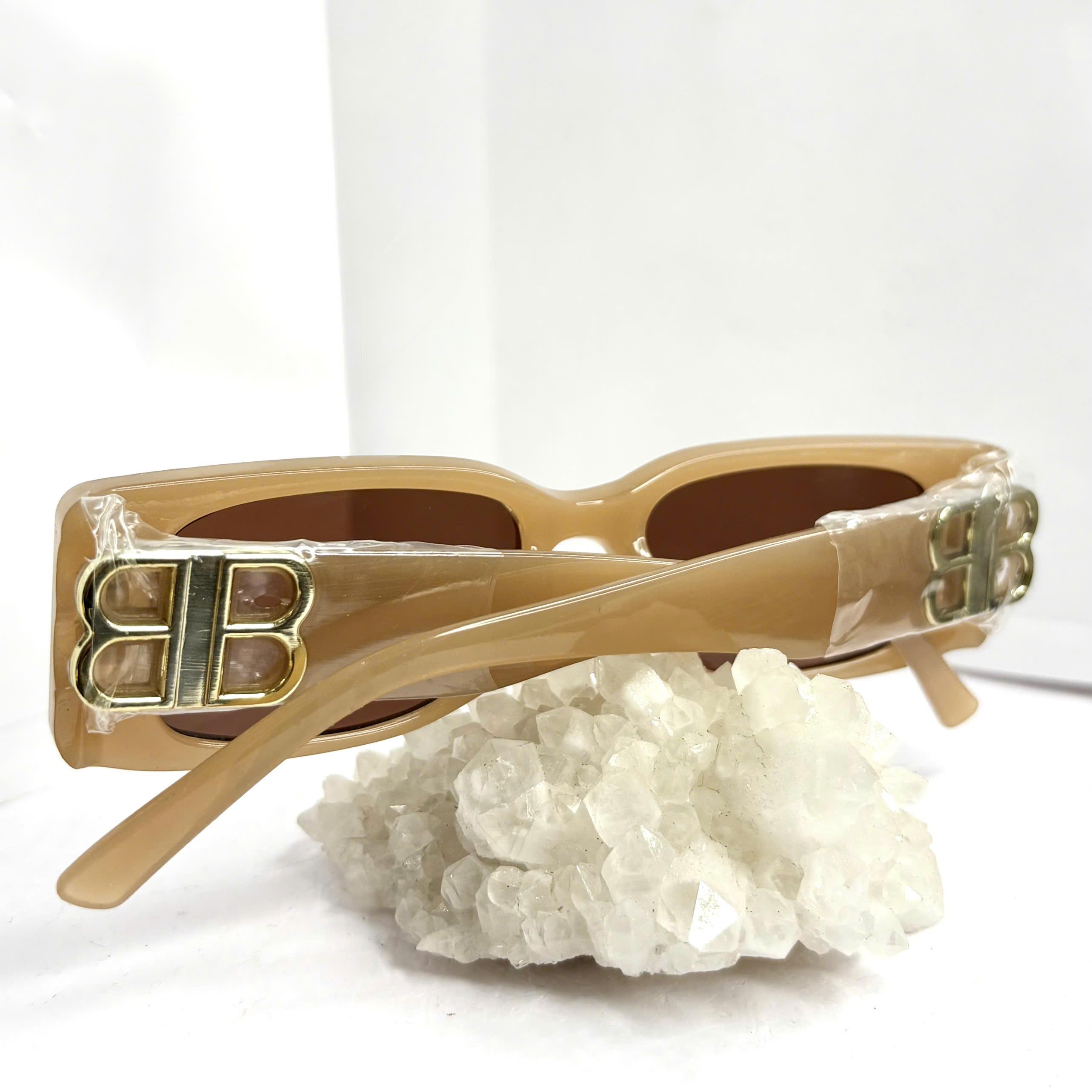 Kính mắt vàng nâu chữ ᙠB_thumbnail_2