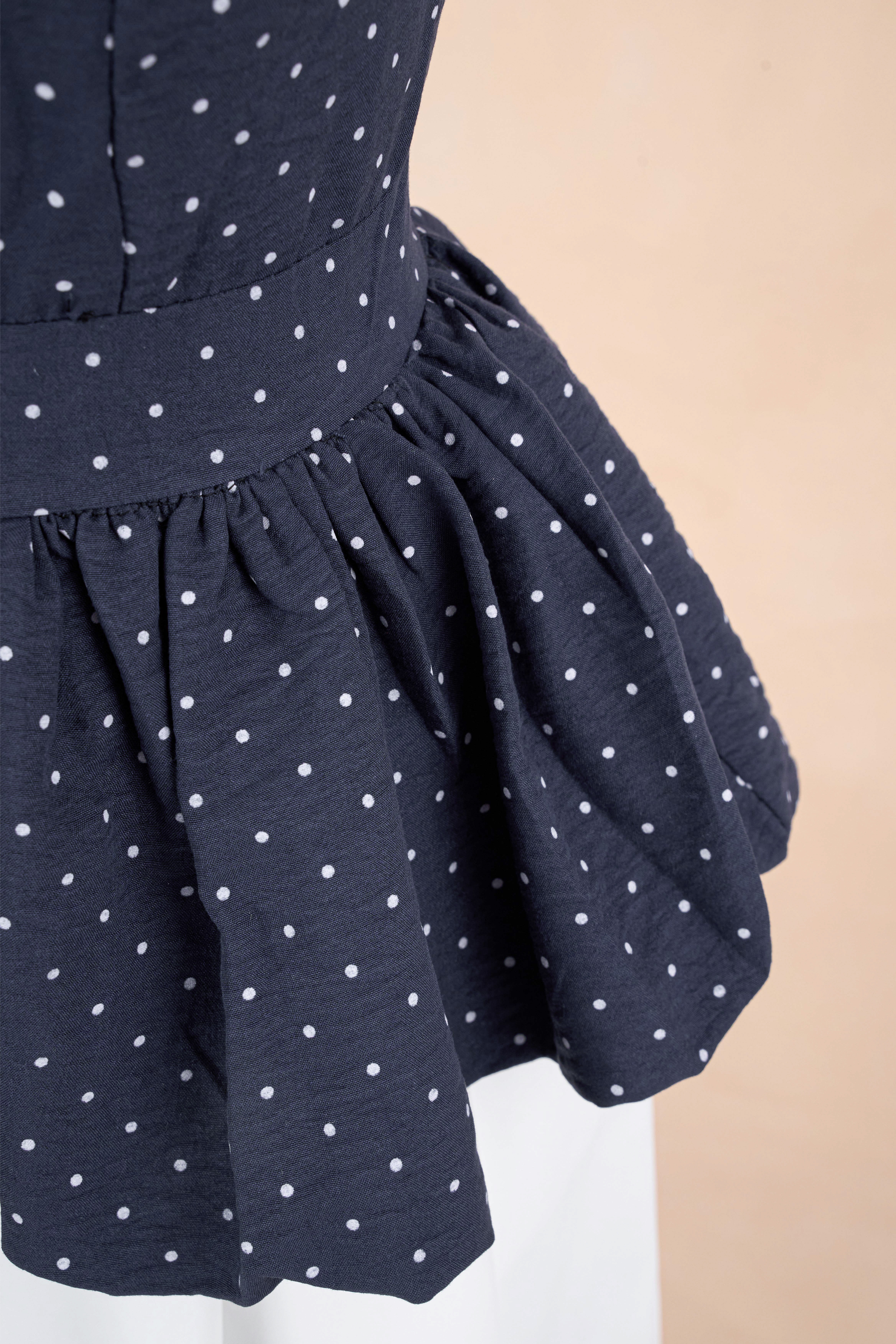 Áo Bí Chấm Bi Cổ V_thumbnail_2