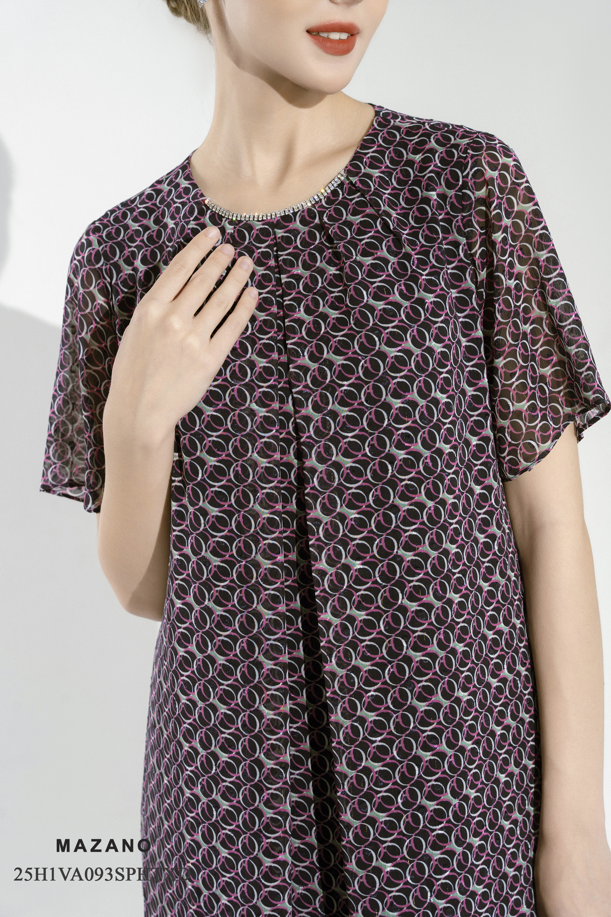 Váy Đầm Suông Vải voan 3D Đính đá thủ công Cổ tròn Tay ngắn Dài qua gối_thumbnail_3