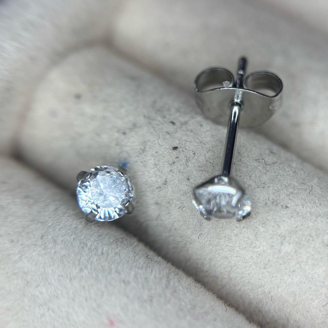 kim cương 4 thép y tế chốt bướm