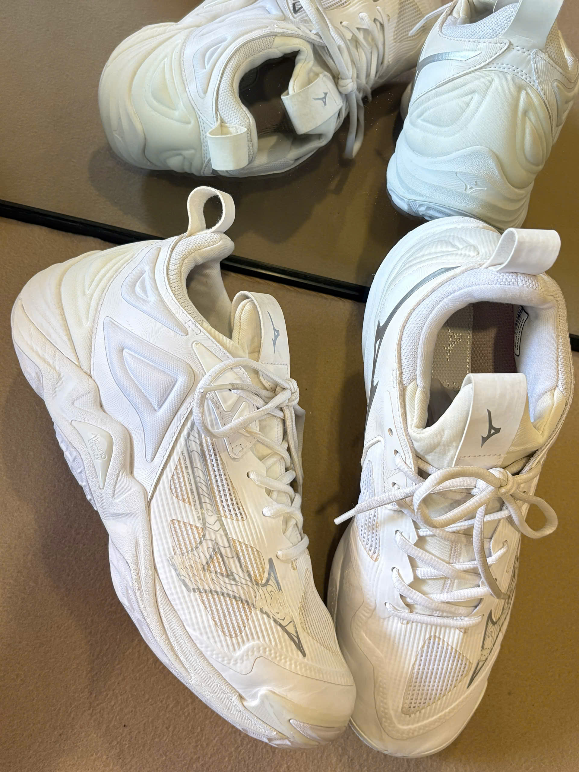 Mizuno Wave Momentum 3 Volleyball Shoes_thumbnail_2