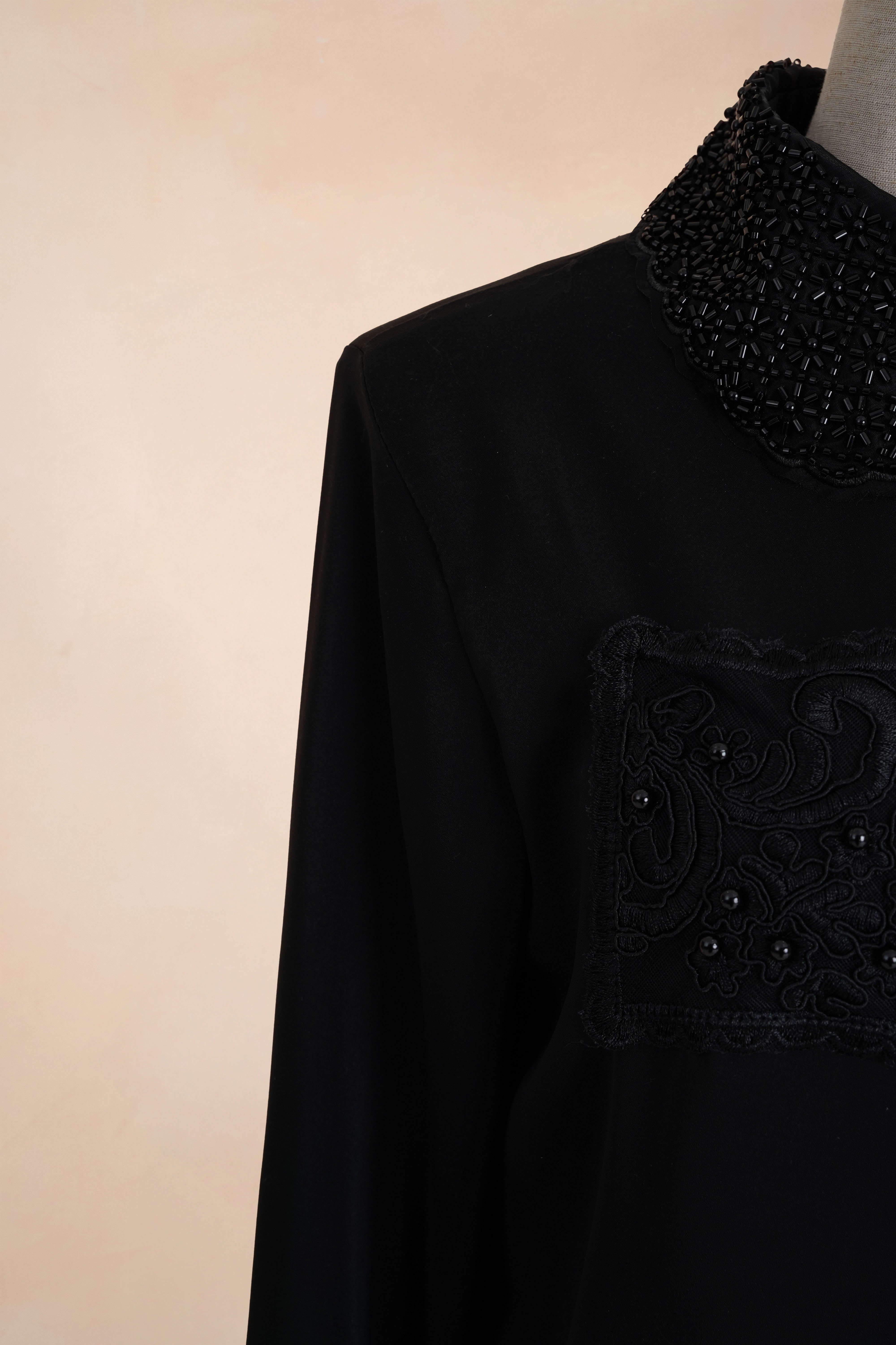 Sơ Mi Cổ Sen Đính Cườm Túi Ngực_thumbnail_2