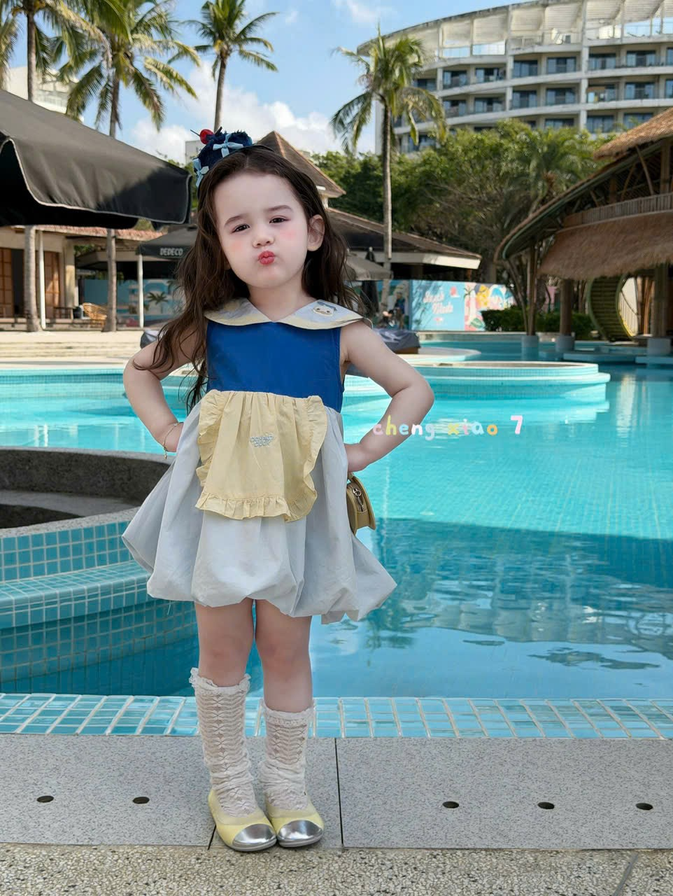 CX35 - Váy cotton phối yếm trước dáng bí xanh kem hãng CX7