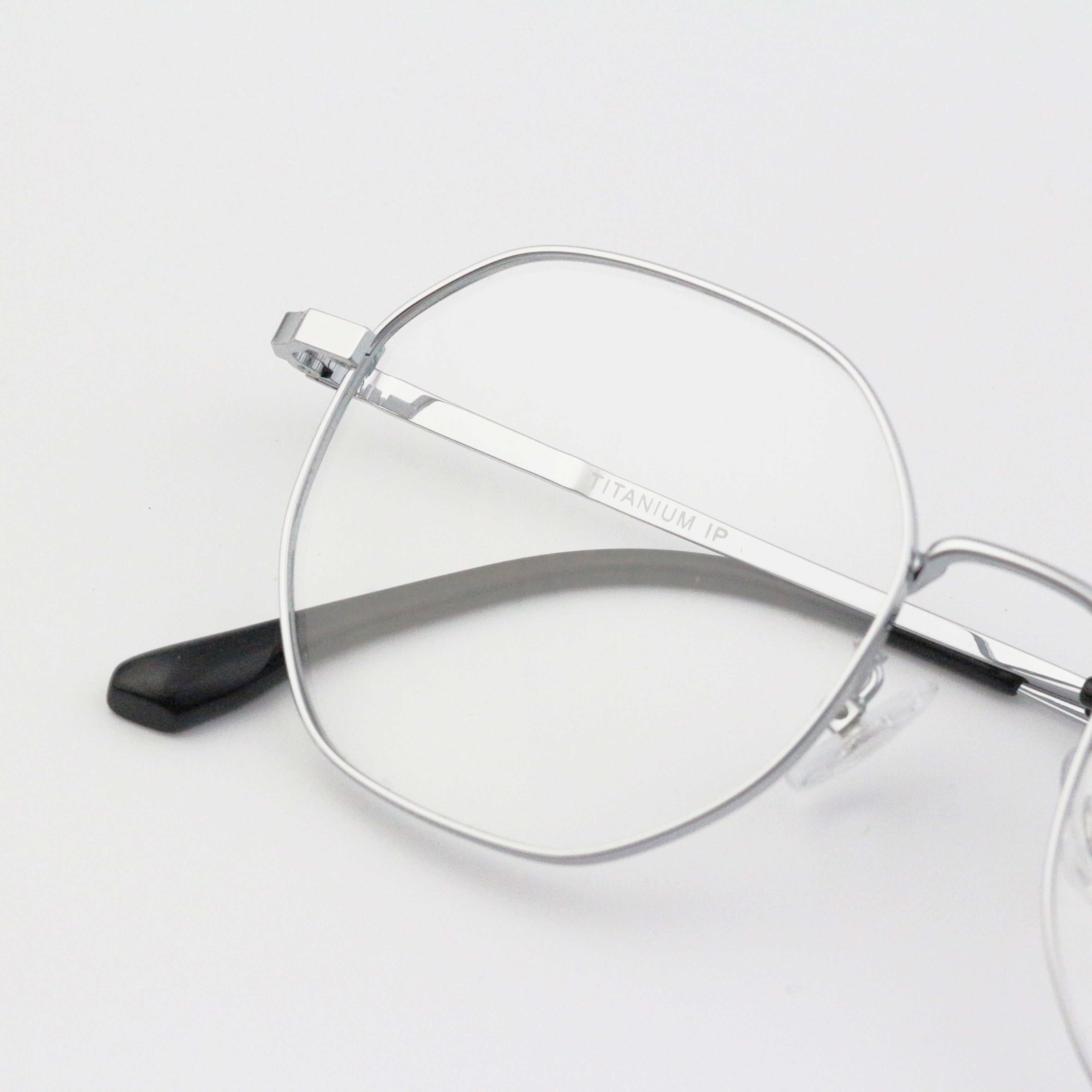 Classic Titanium Eyewear Oval Model_thumbnail_8