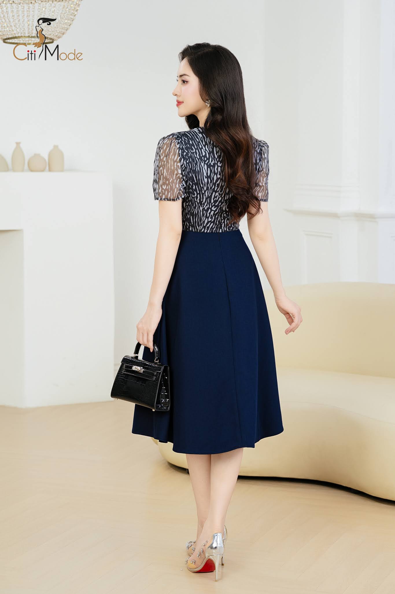 Đầm xoè hoạ tiết báo đen phối chân váy xanh_thumbnail_1