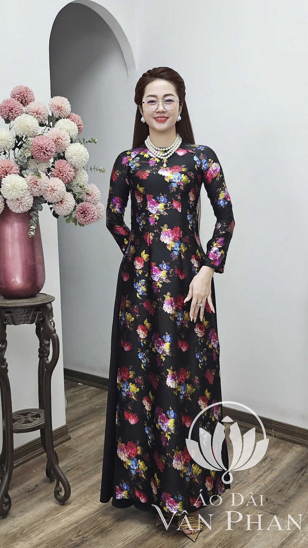 A3147 áo dài vải dubai nền đen hoa nhí