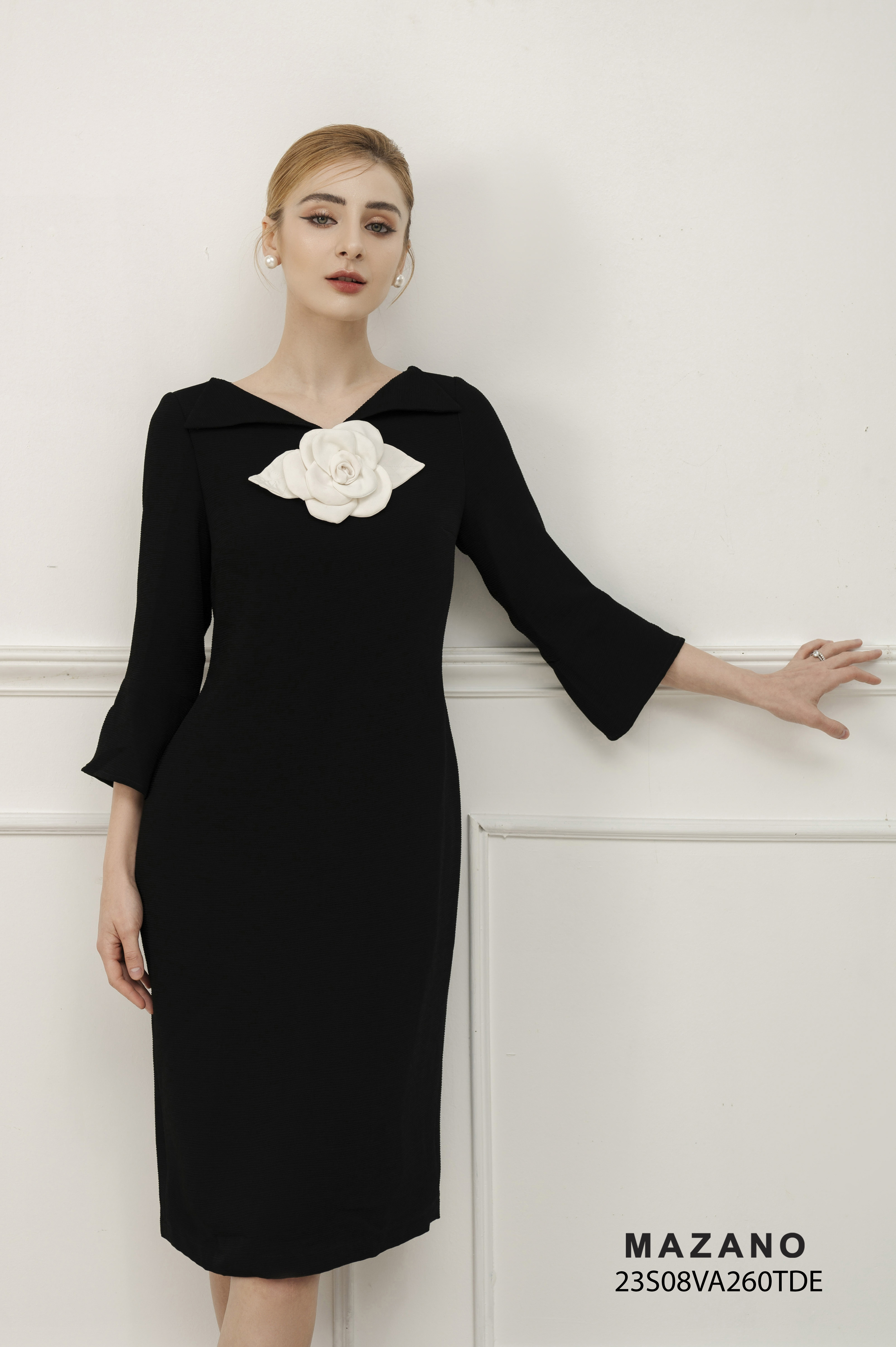 Đầm suông dài, cổ cách điệu đính hoa cuốn_thumbnail_2