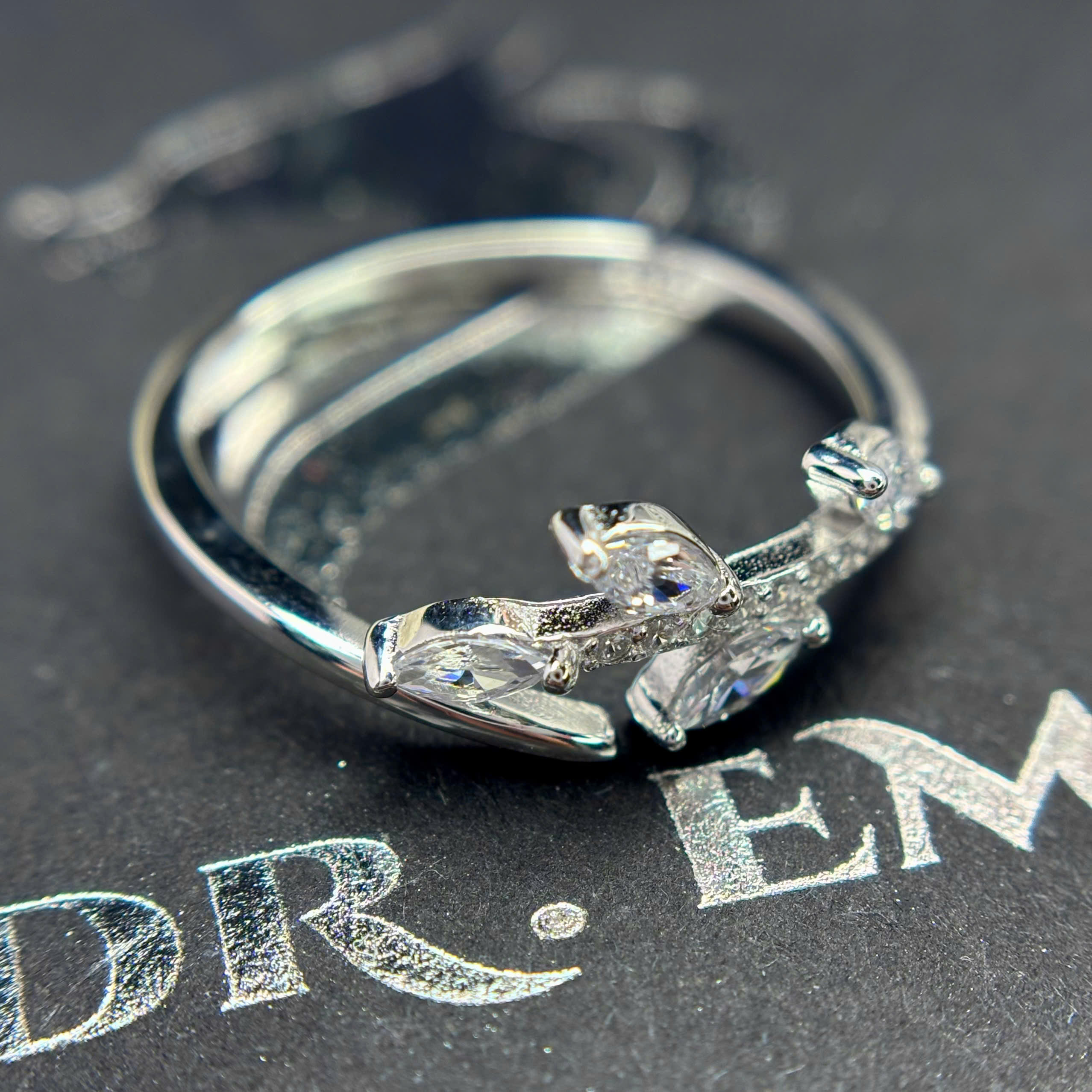 Nhẫn bạc xi bạch kim lá ngang freesize_thumbnail_2