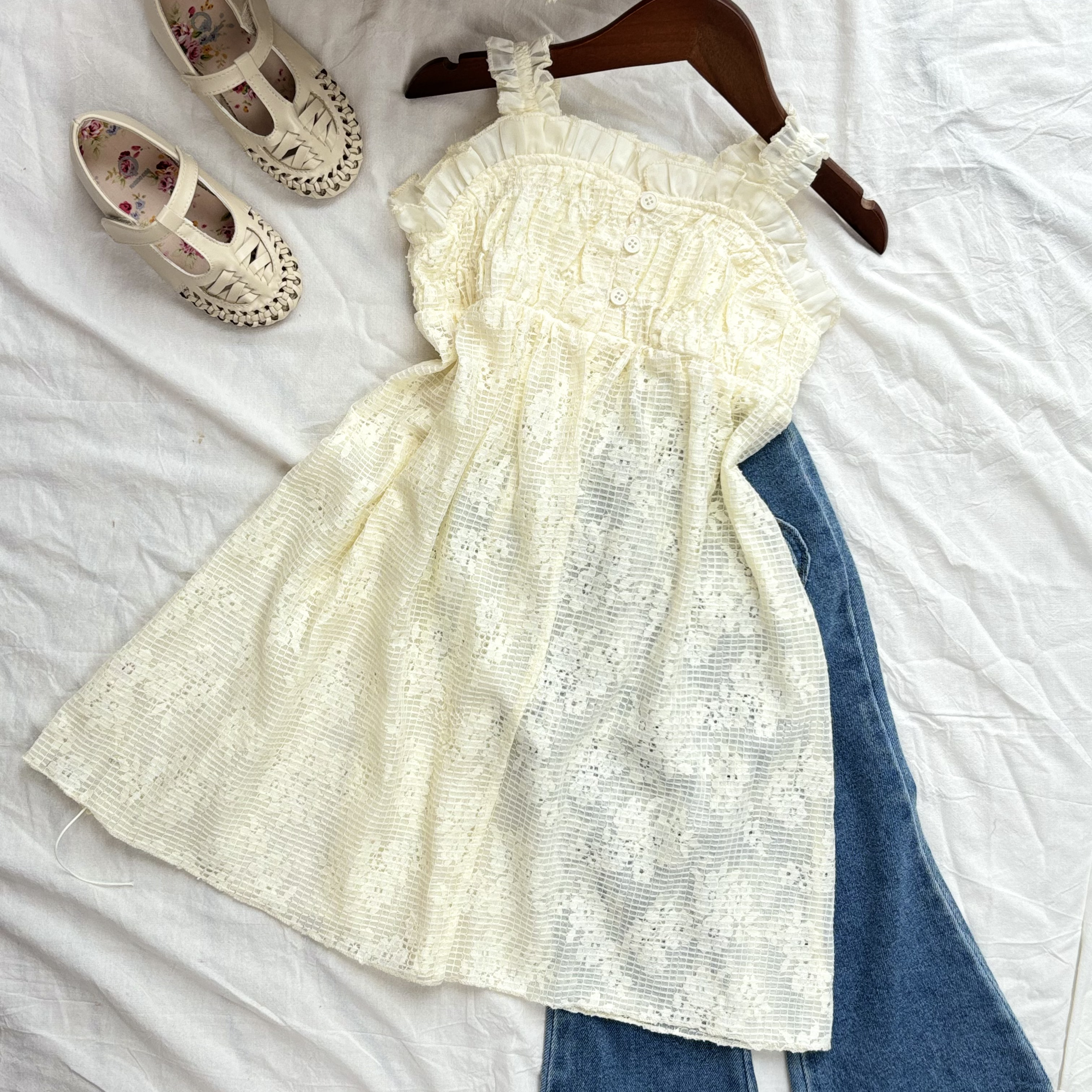 (V16) Áo 2 dây ren dáng dài xẻ tà màu trắng kem phong cách Hàn Quốc thời trang bé gái QCCC 2025_thumbnail_1