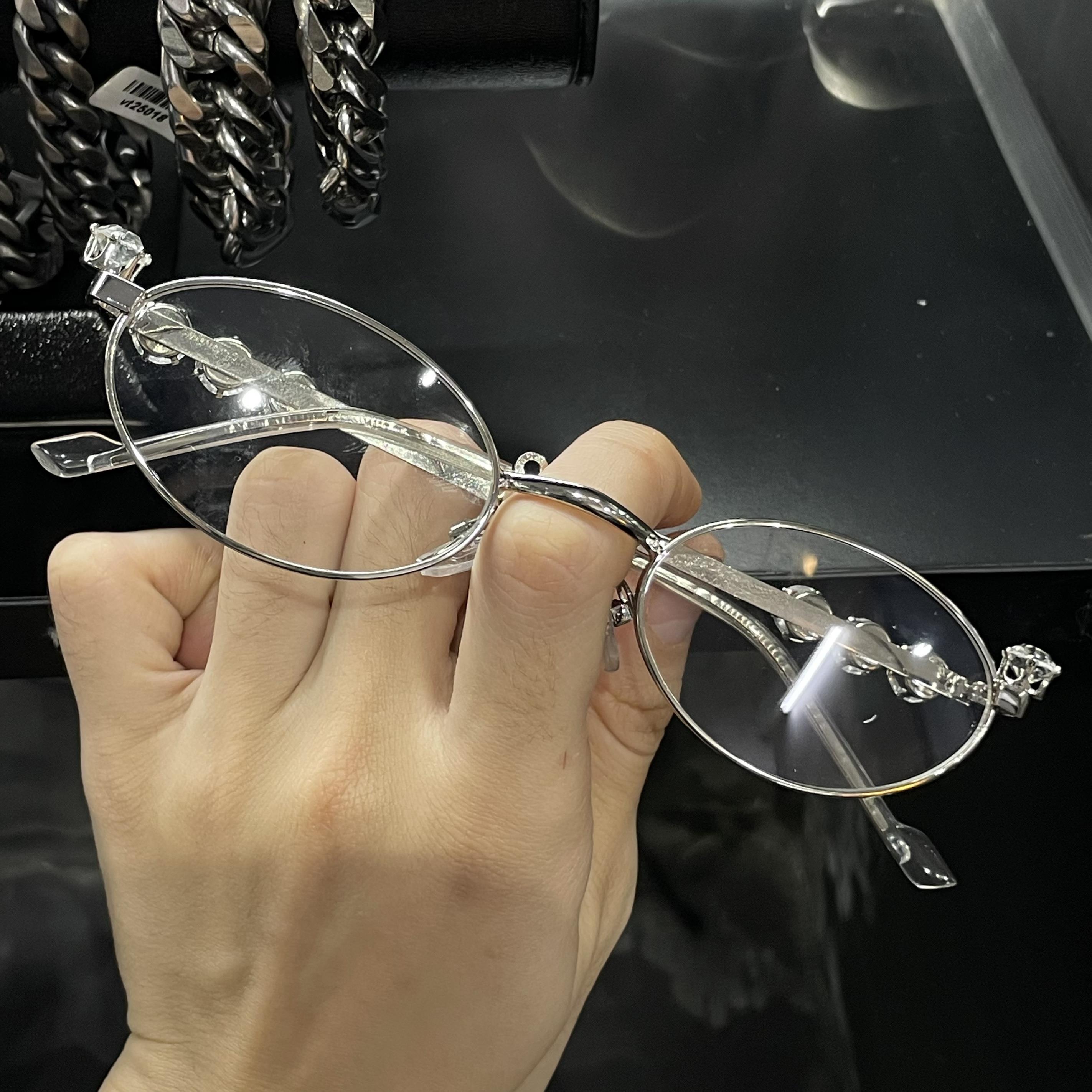 kính mắt gọng thép tròng oval đính kim cương cổ điển