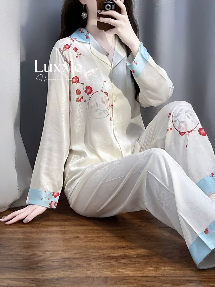 N101 Pijama lụa gấm trắng hoa đào viền xanh da trời