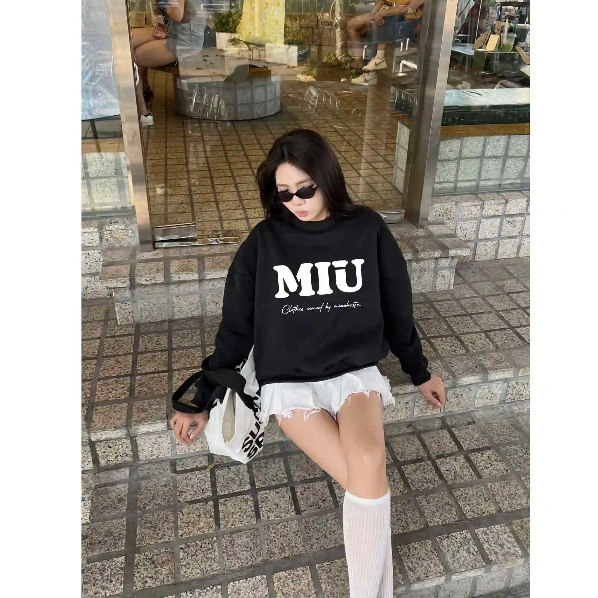 Áo Sweater form boxy Miucho nỉ 2 da dày dặn thoáng mát thoải mái mỗi ngày in chữ MIU basic 2831_thumbnail_5