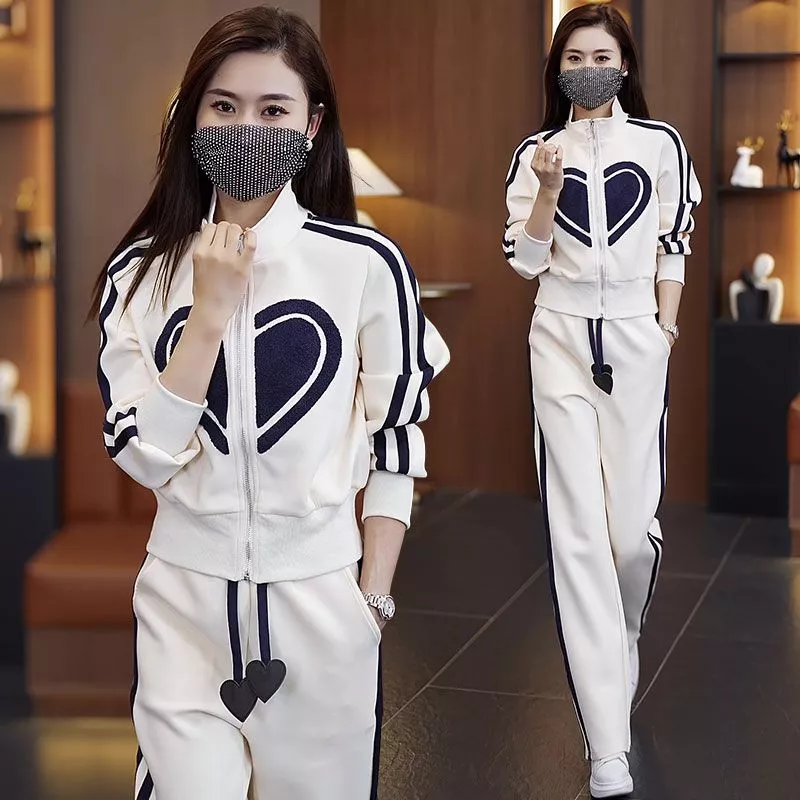 Set Đồ Thể Thao Nữ Trắng Hình Trái Tim – Áo Khoác Zip + Quần Dài Sọc Hai Bên – Phong Cách Năng Động Hàn Quốc_thumbnail_1