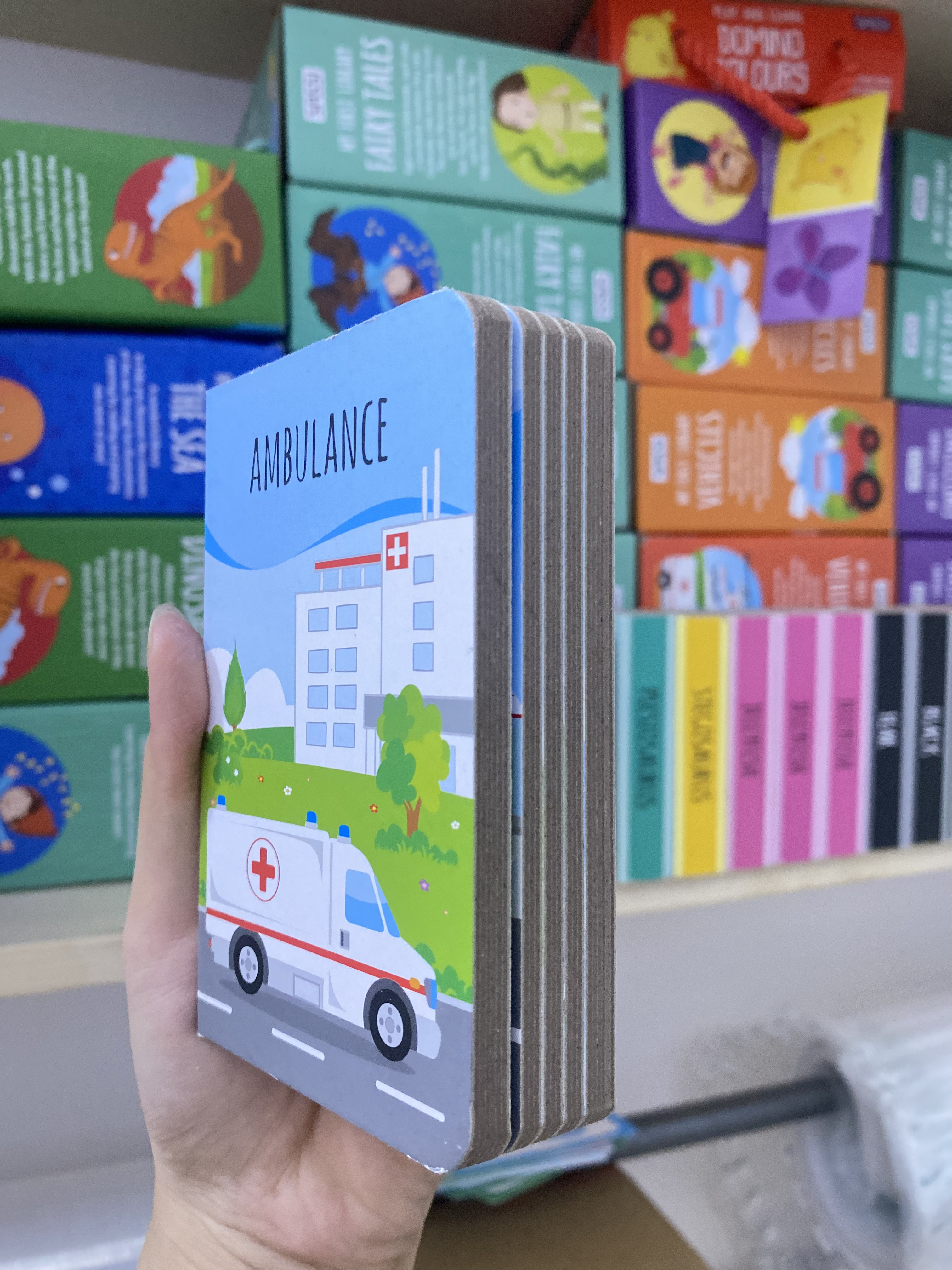 AMBULANCE (My First Library. Vehicles)_thumbnail_5