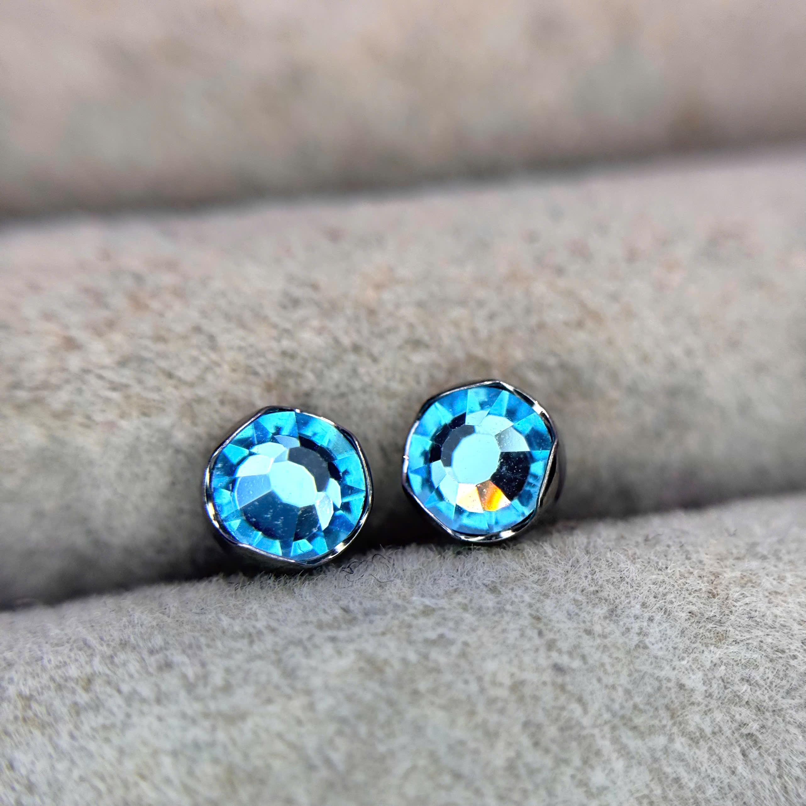 Charm cấy titan size 5 bo viền xanh nhạt_thumbnail_3