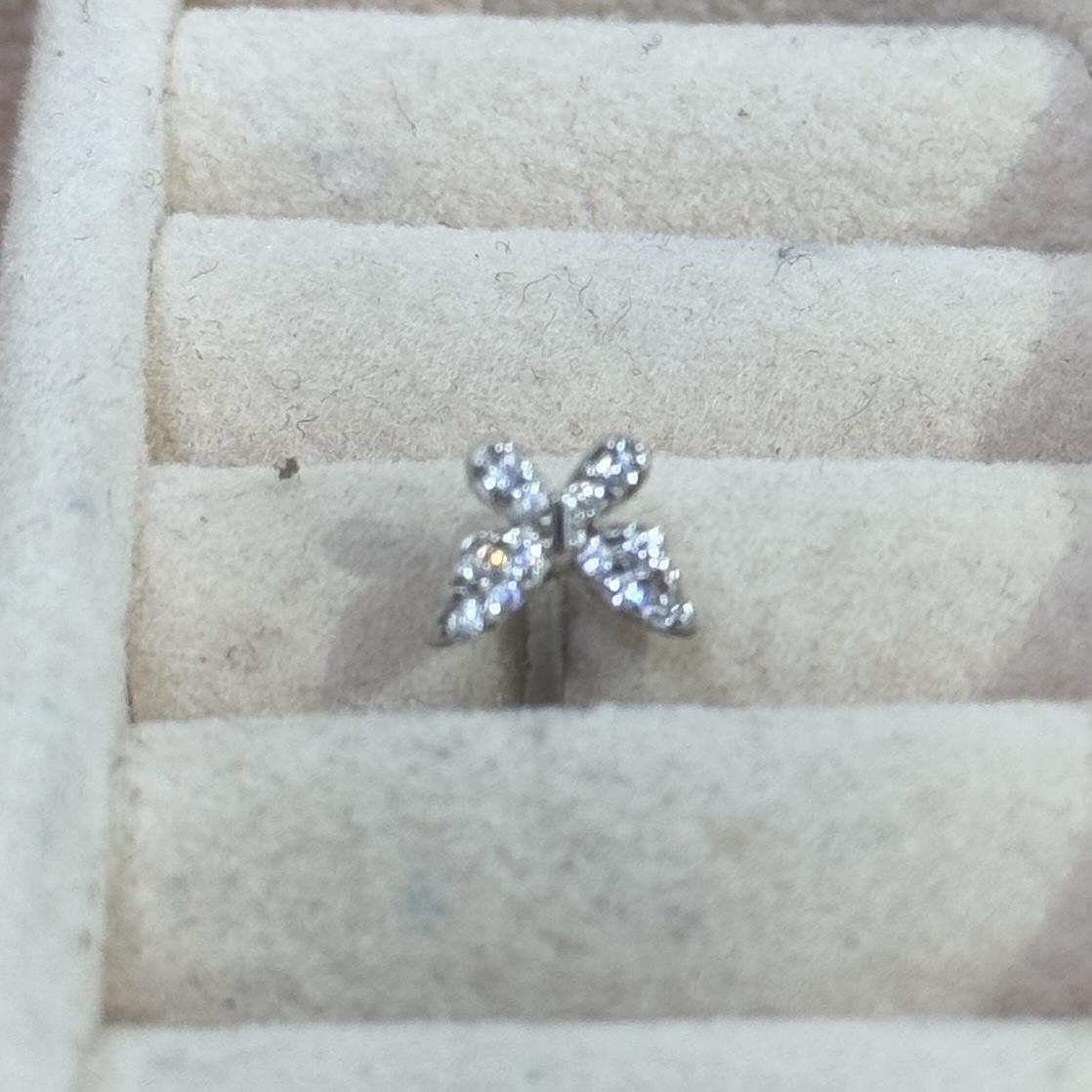 khuyên kiểu vertical con bướm kim tuyến bạc_thumbnail_3